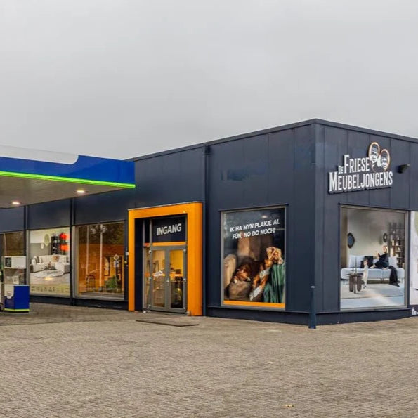 De Friese Meubeljongens meubelzaak in Burgum.