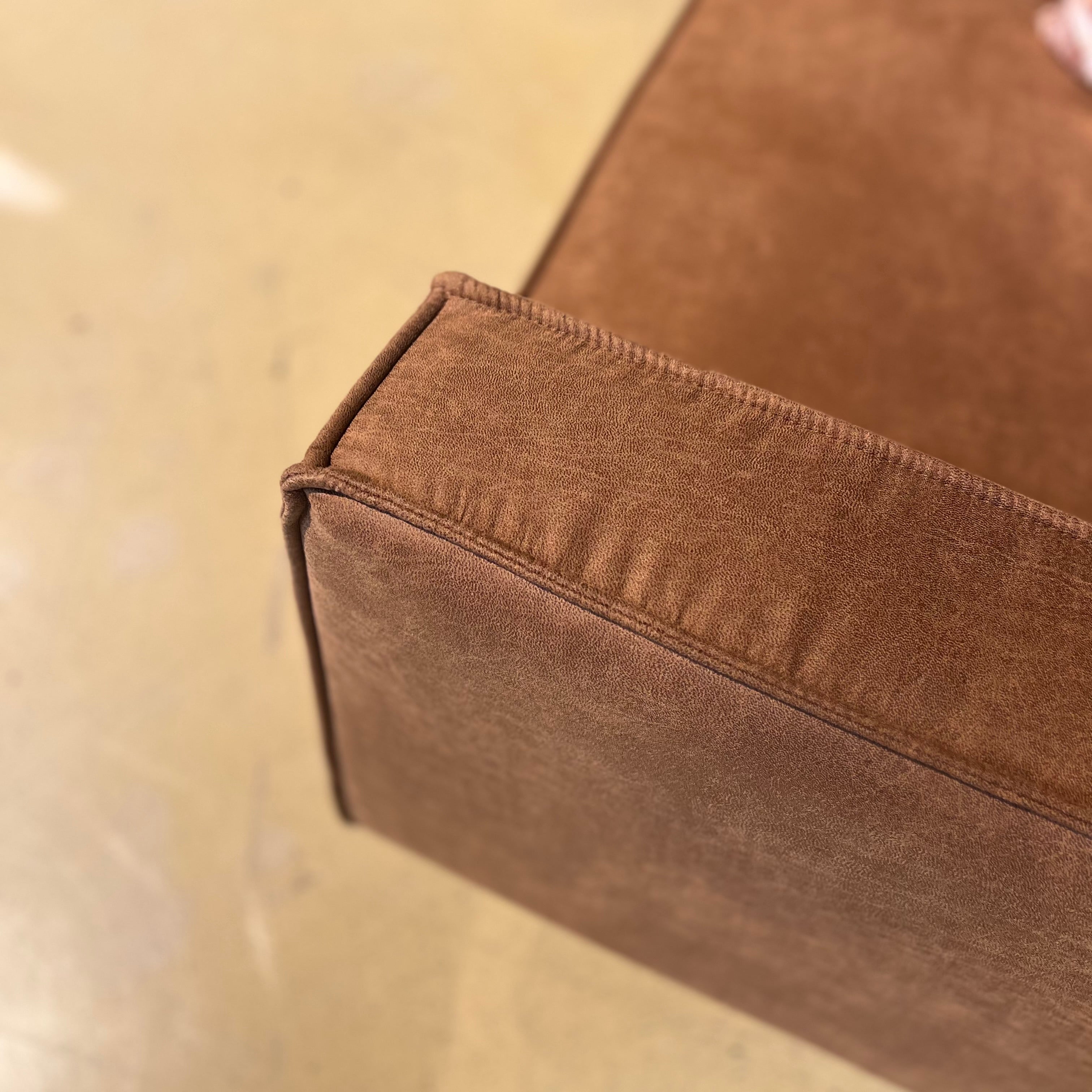 Loveseat Jane - Cognac