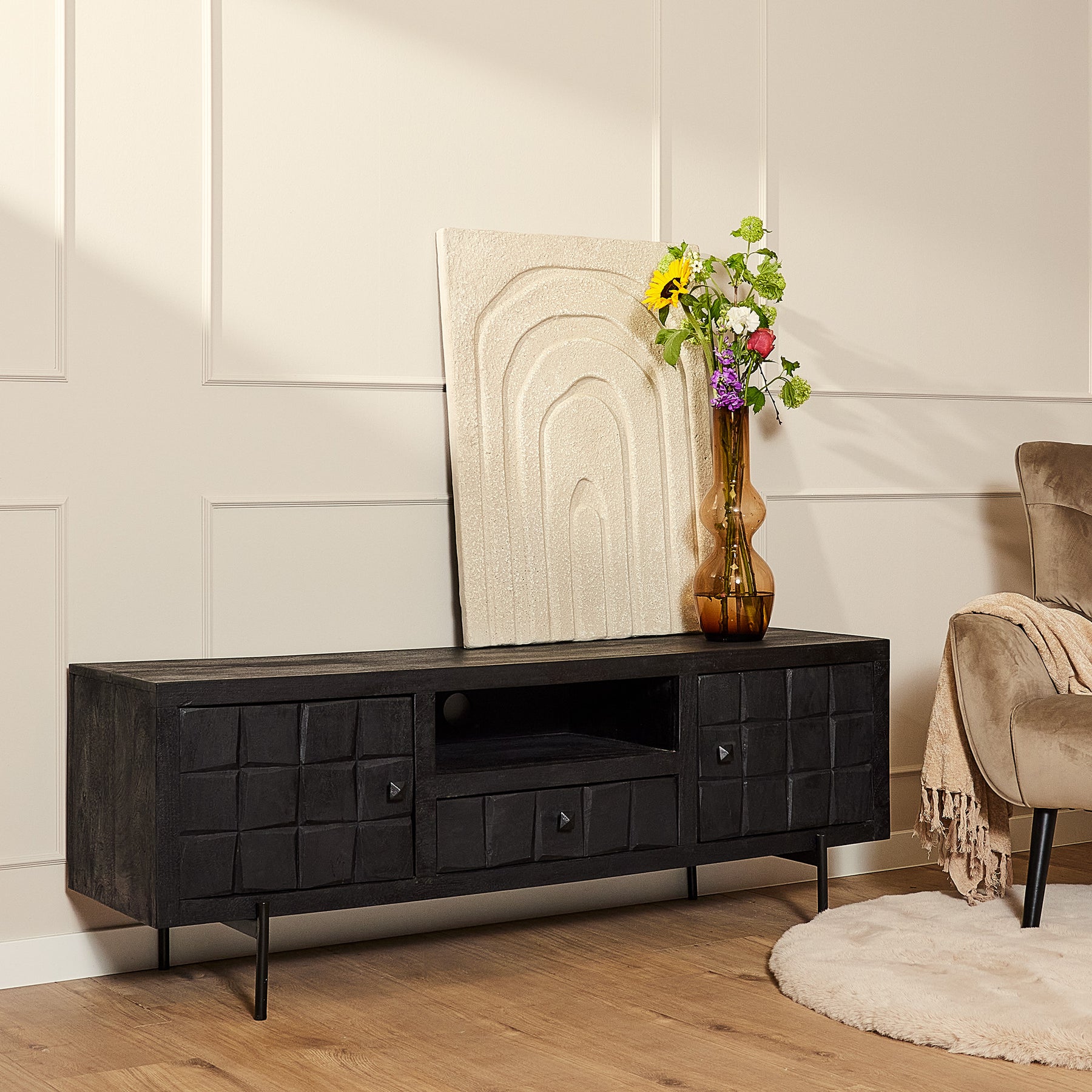 tv meubel 150 cm van zwart mango hout.