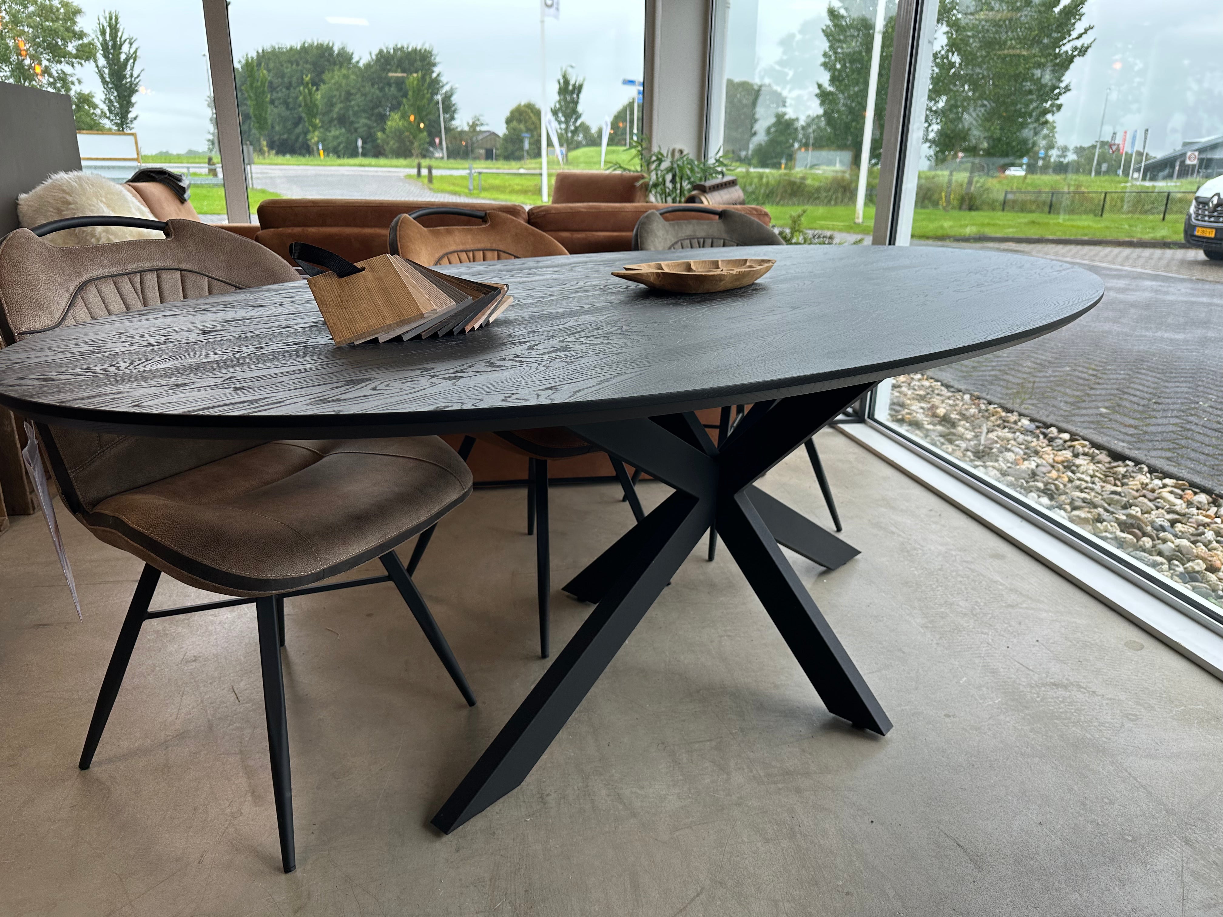 Eettafel Madero I Ovaal