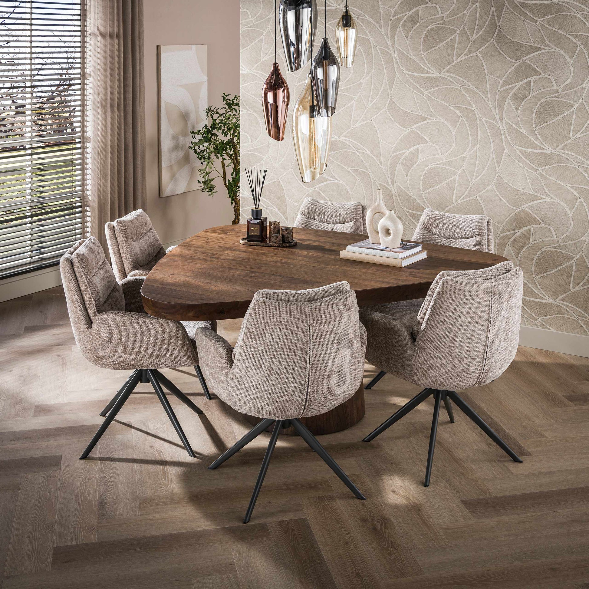Eettafel Arcadia triangle 165cm / Massief acacia bruin