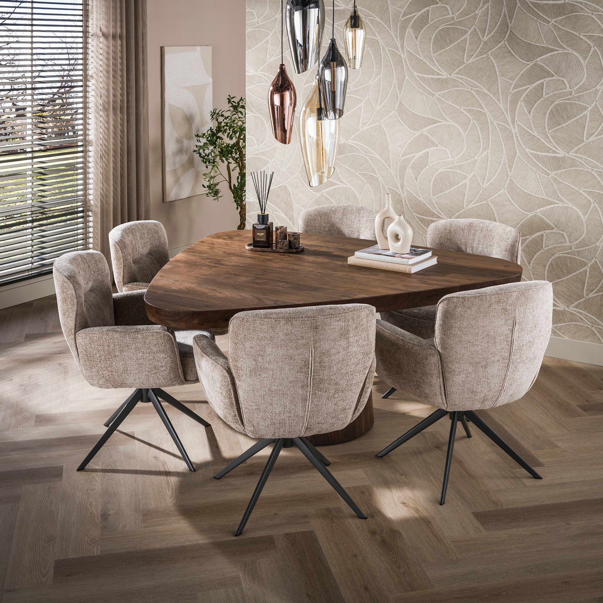 Eettafel Arcadia triangle 165cm / Massief acacia bruin