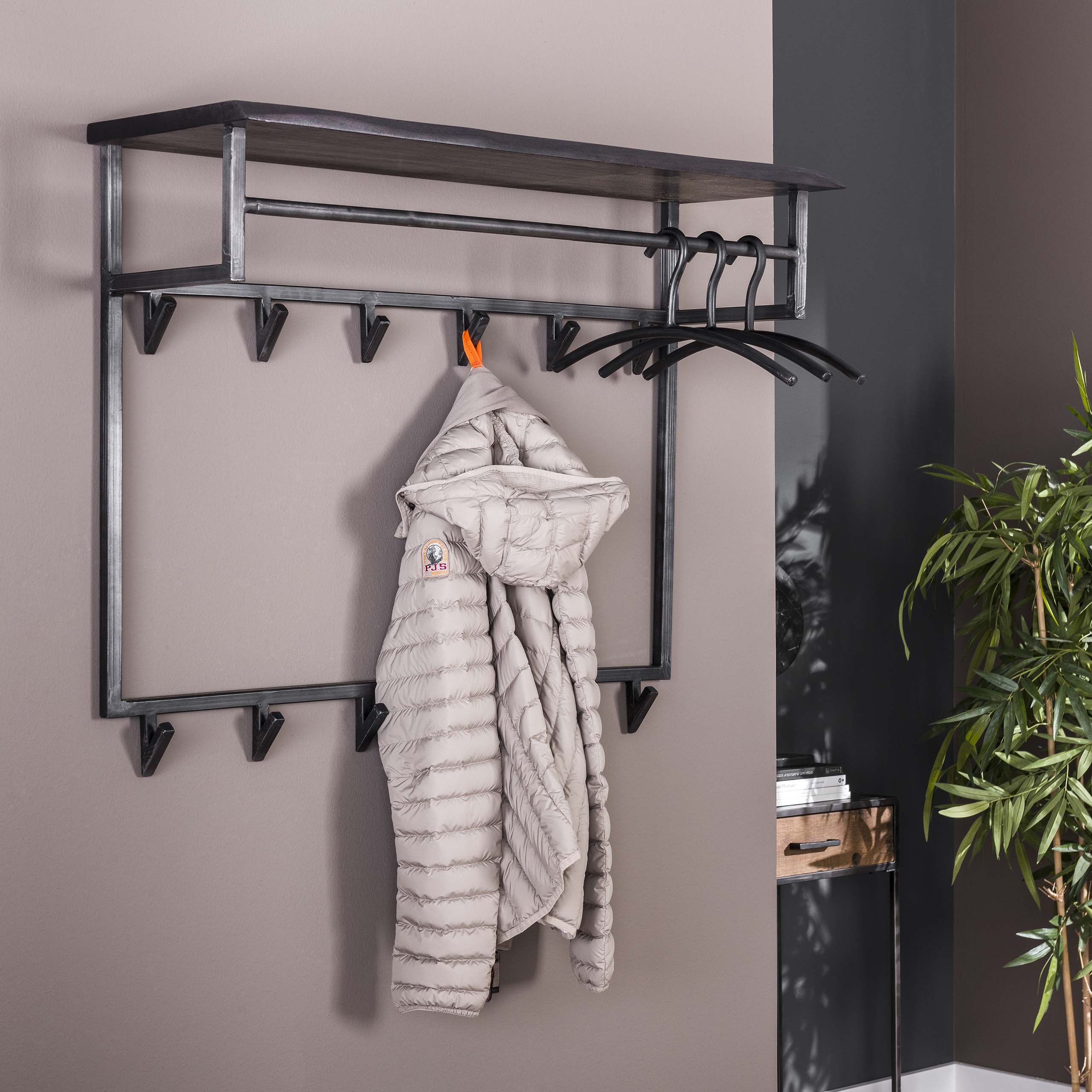 Kapstok Yucon hoog hoedenplank 12 haken / Massief acacia zwart