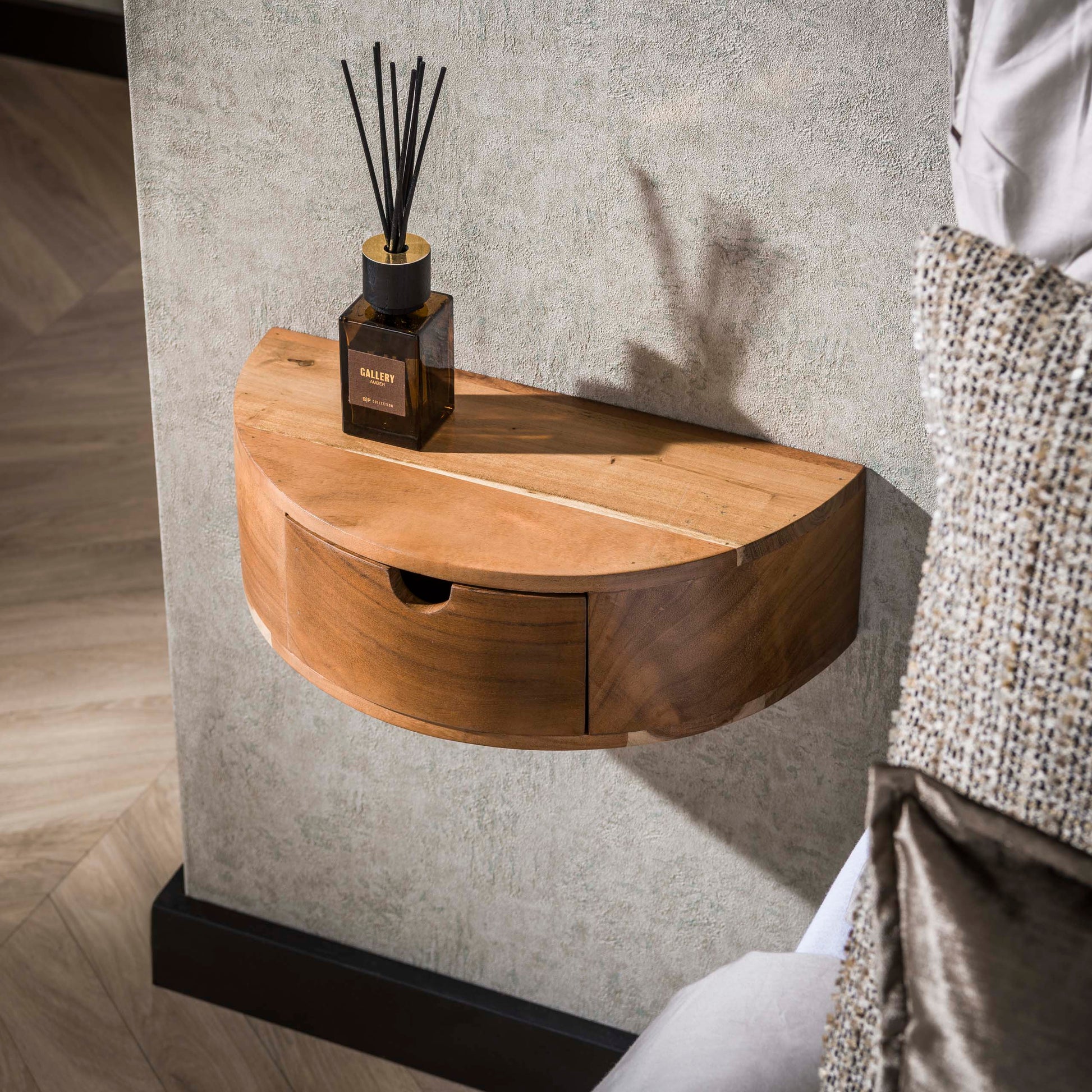 Nachtkastje Curve zwevend 1 lade / Massief acacia