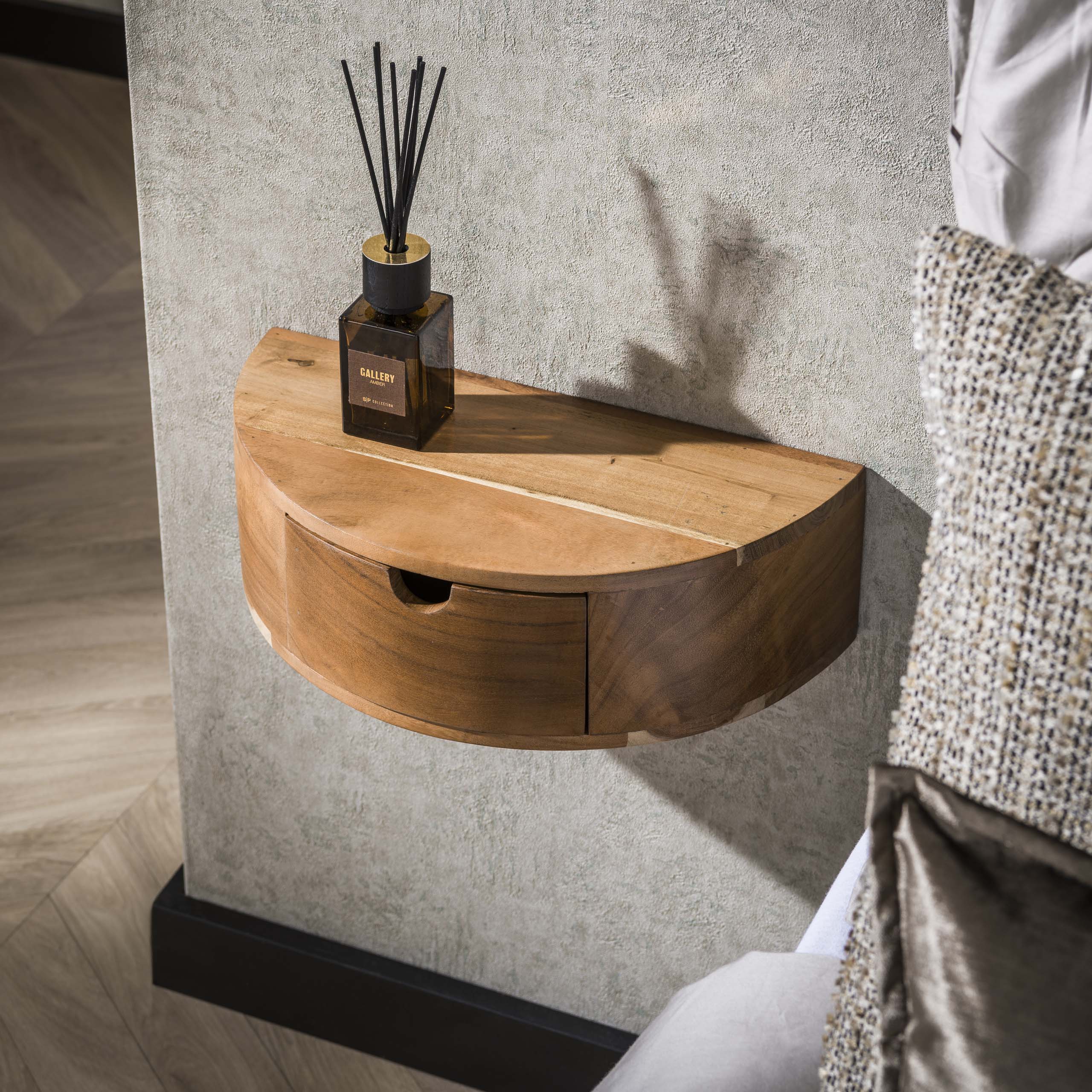 Nachtkastje Curve zwevend 1 lade / Massief acacia