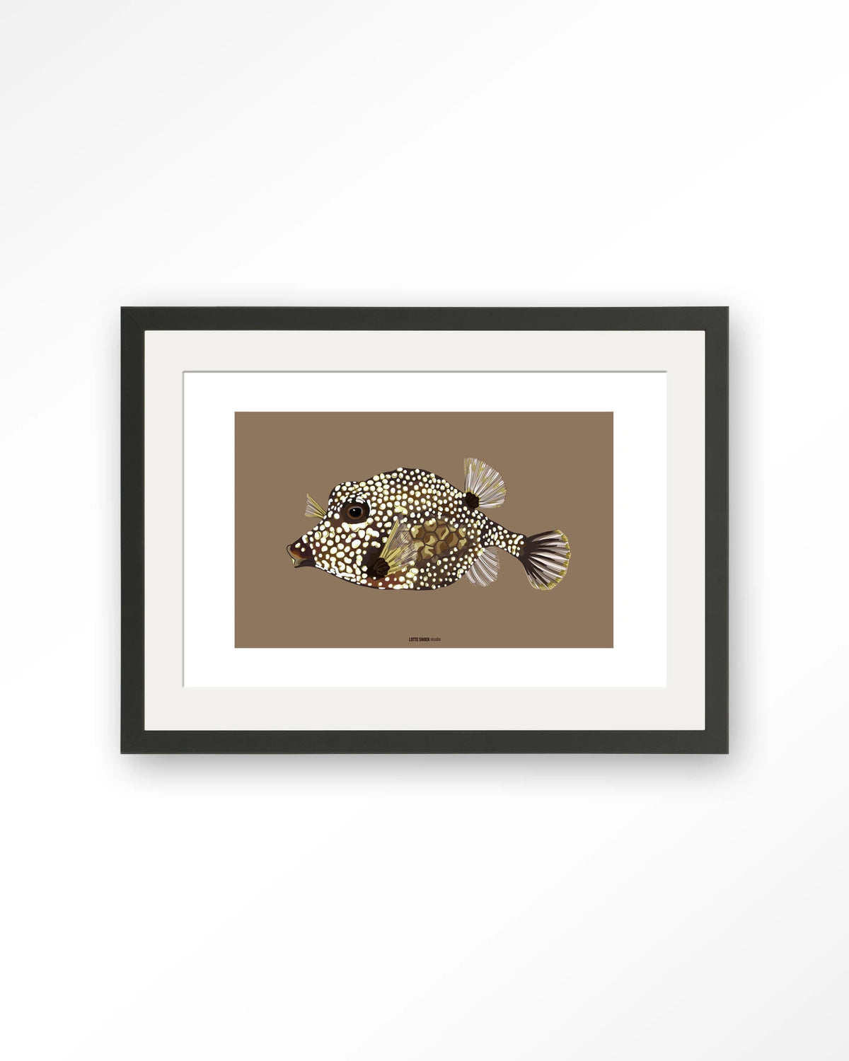 Bisou – koffervis illustratie – Art print – Hout zwart + passe-partout