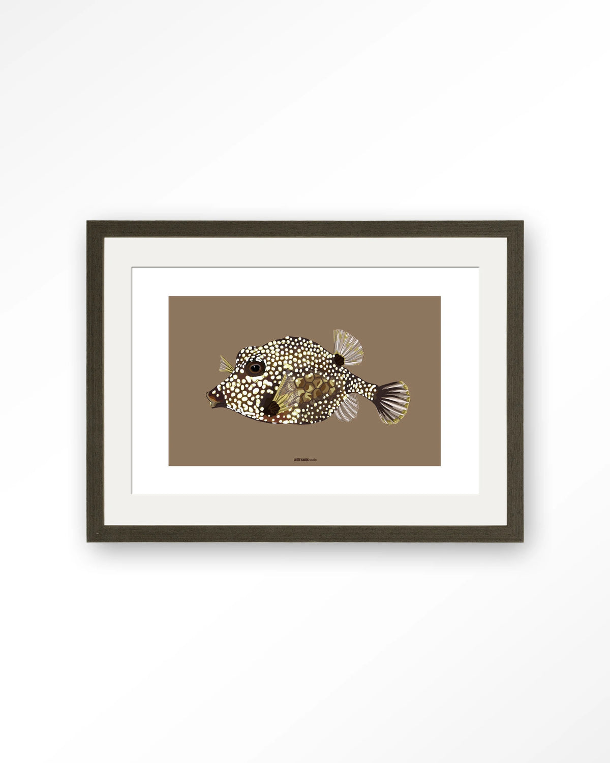 Bisou – koffervis illustratie – Art print – Hout donkerbruin + passe-partout