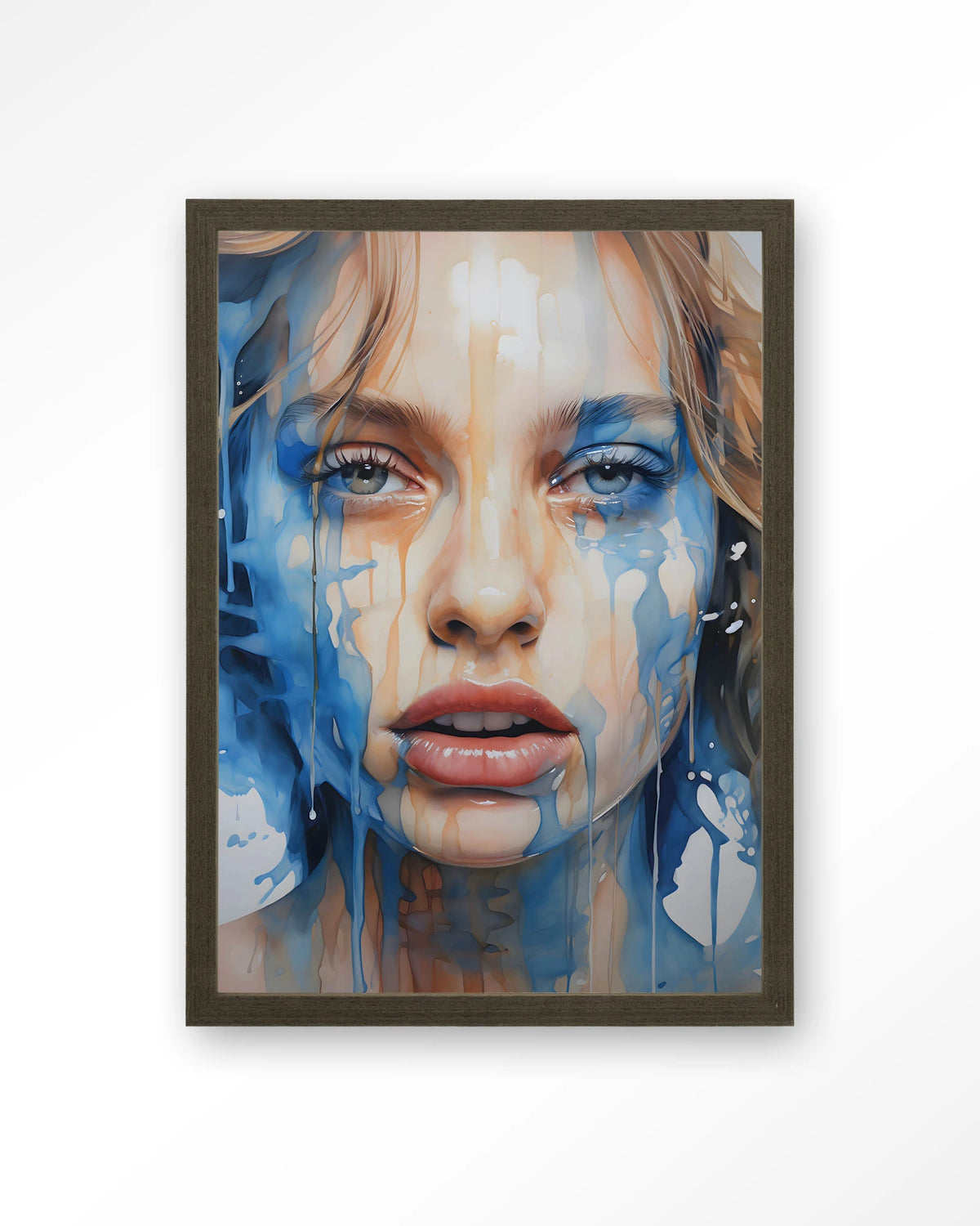 Aqua – portret van vrouw in blauwe verf – Art print – Hout donkerbruin