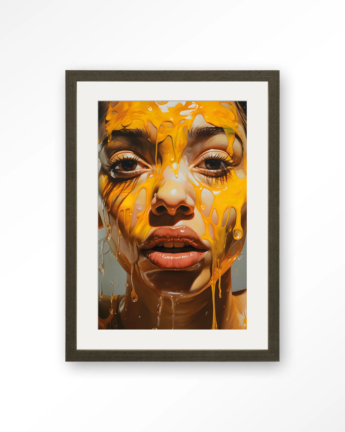 Honey – portret met honing – Art print – Hout donkerbruin + passe-partout