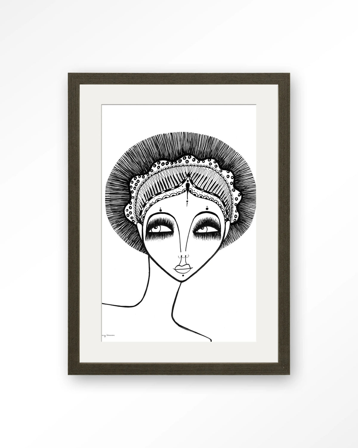 Leyla – zwart-wit lijntekening van een vrouw – Art print – Hout donkerbruin + passe-partout