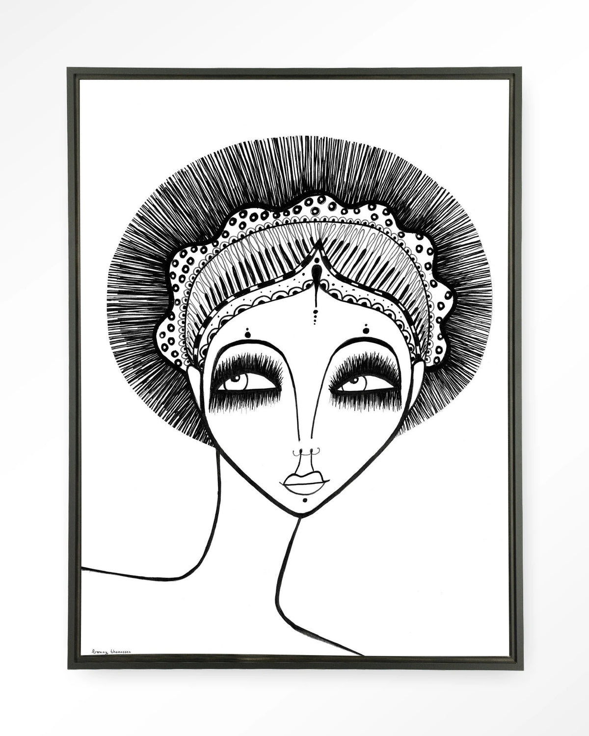 Leyla – zwart-wit lijntekening van een vrouw – Wandkleed – Floating frame – zwart