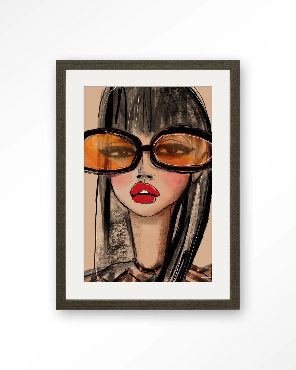 Sunny Orange – vrouw met oranje zonnebril – Art print – Hout donkerbruin + passe-partout