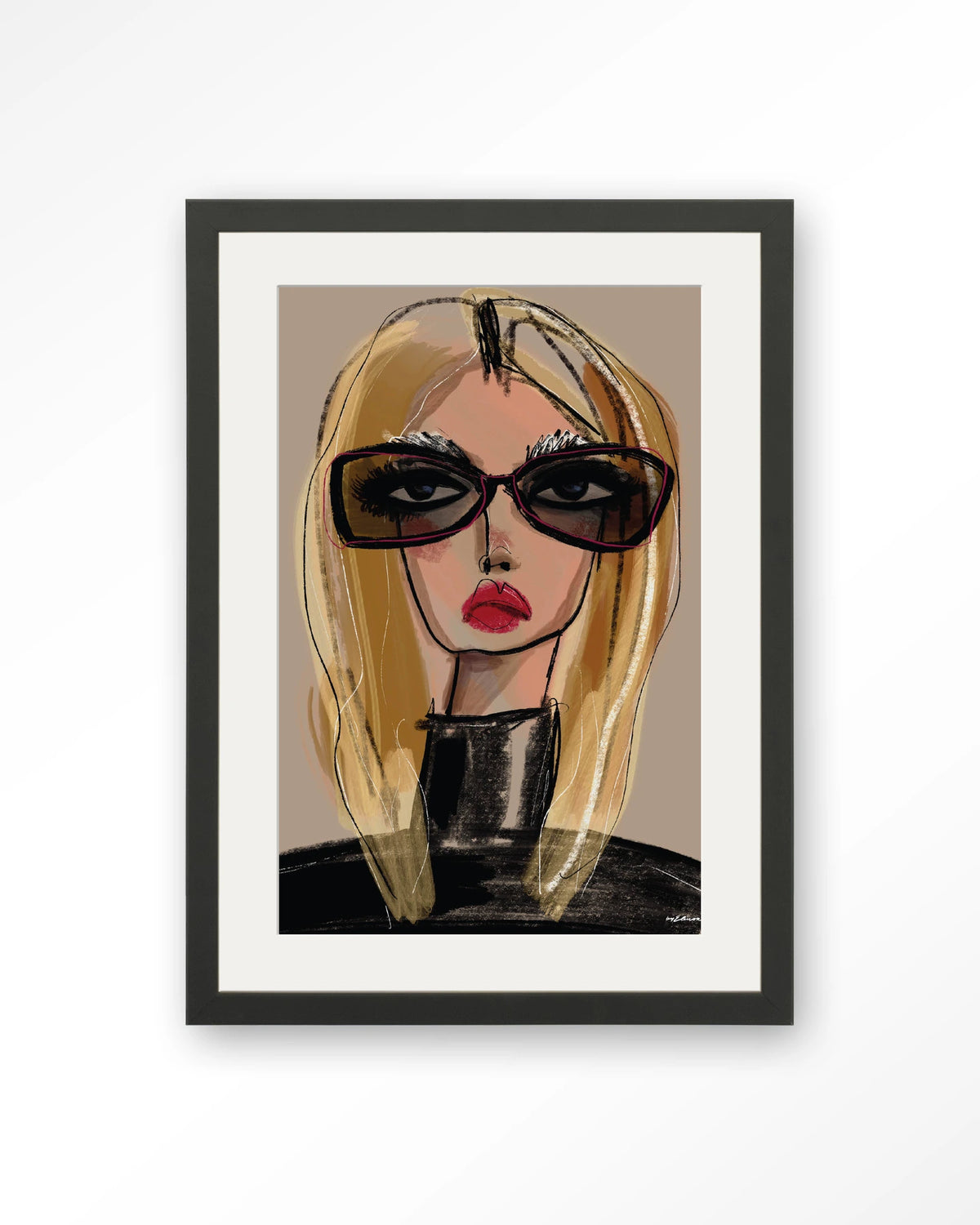 She Knows – vrouw met zonnebril in schets – Art print – Hout zwart + passe-partout