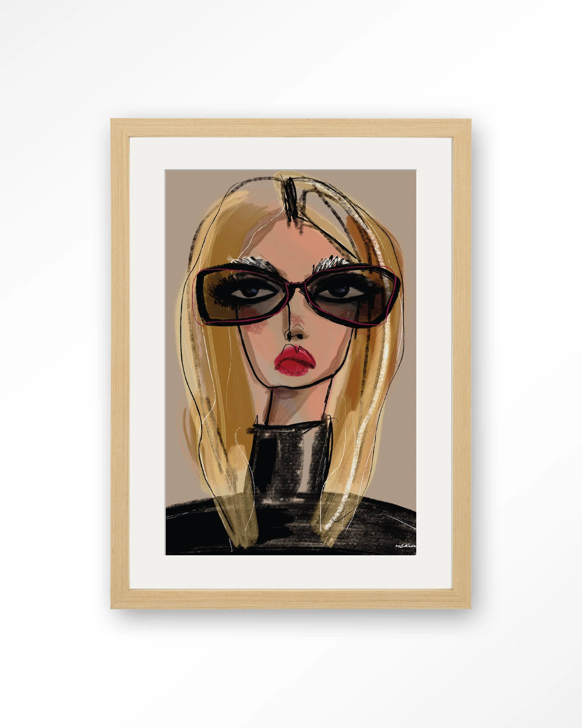 She Knows – vrouw met zonnebril in schets – Art print – Hout naturel + passe-partout