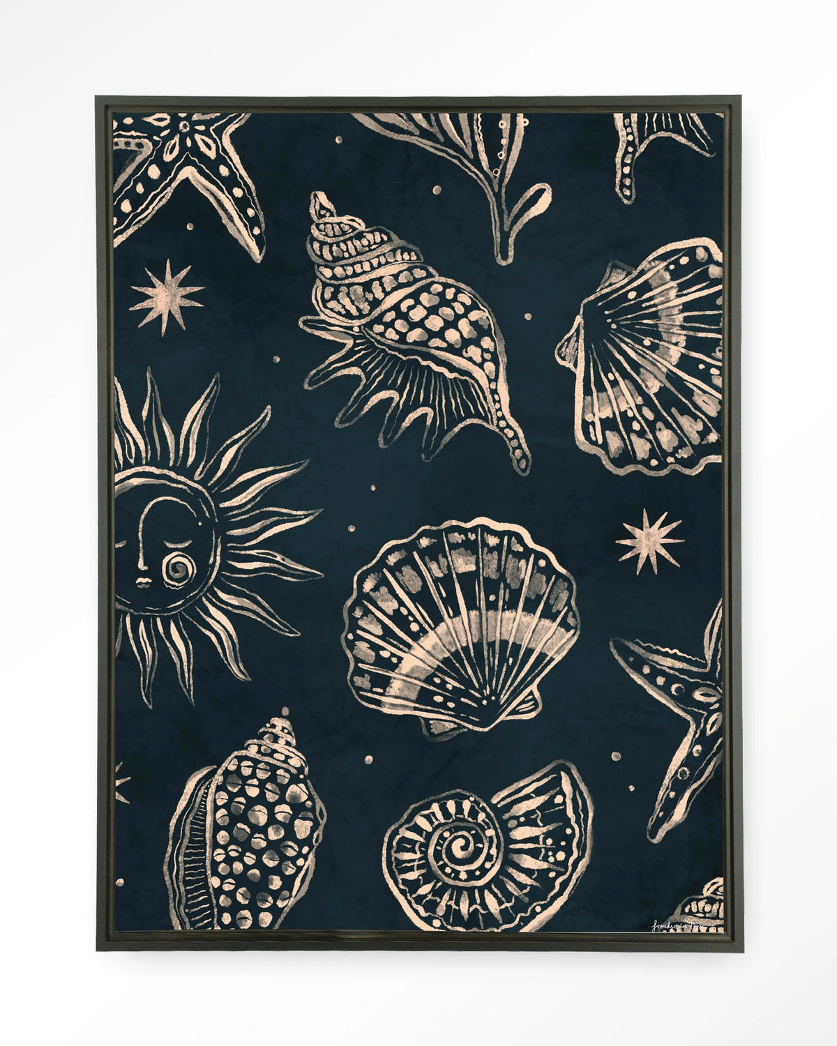 Seashells Midnight – schelpen op donkerblauw – Wandkleed – Floating frame – zwart