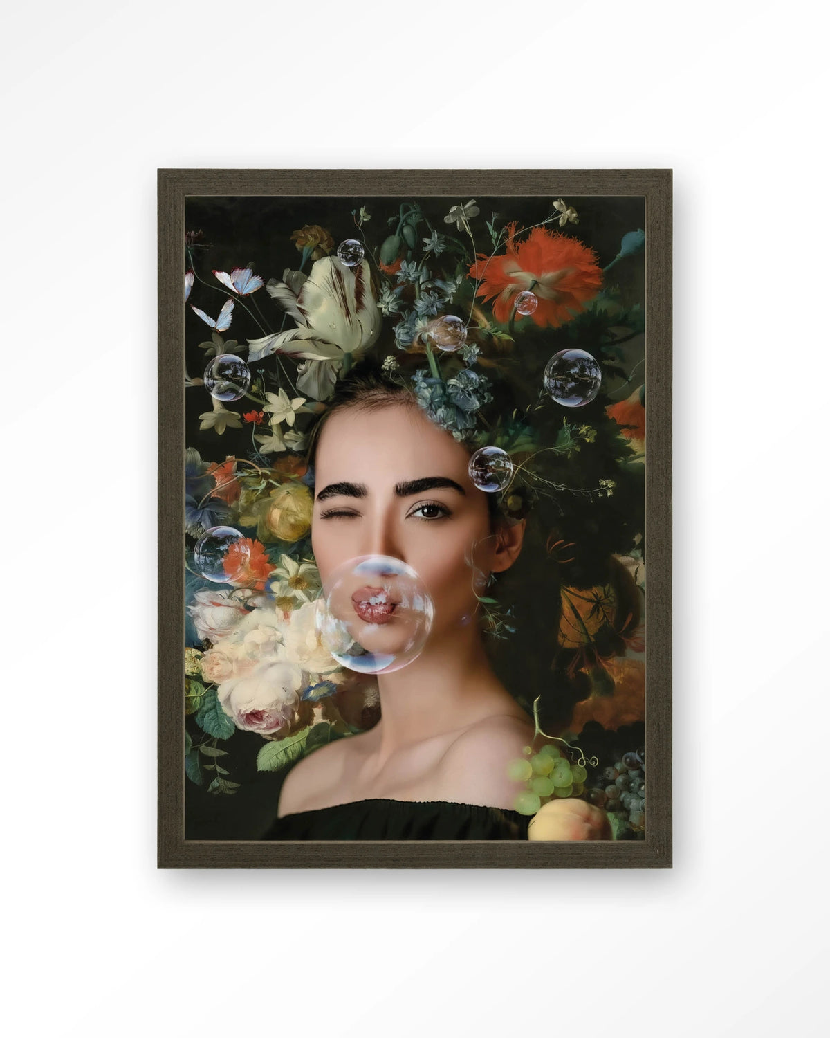 Gifts Of Nature – vrouw met bloemen en zeepbellen – Art print – Hout donkerbruin