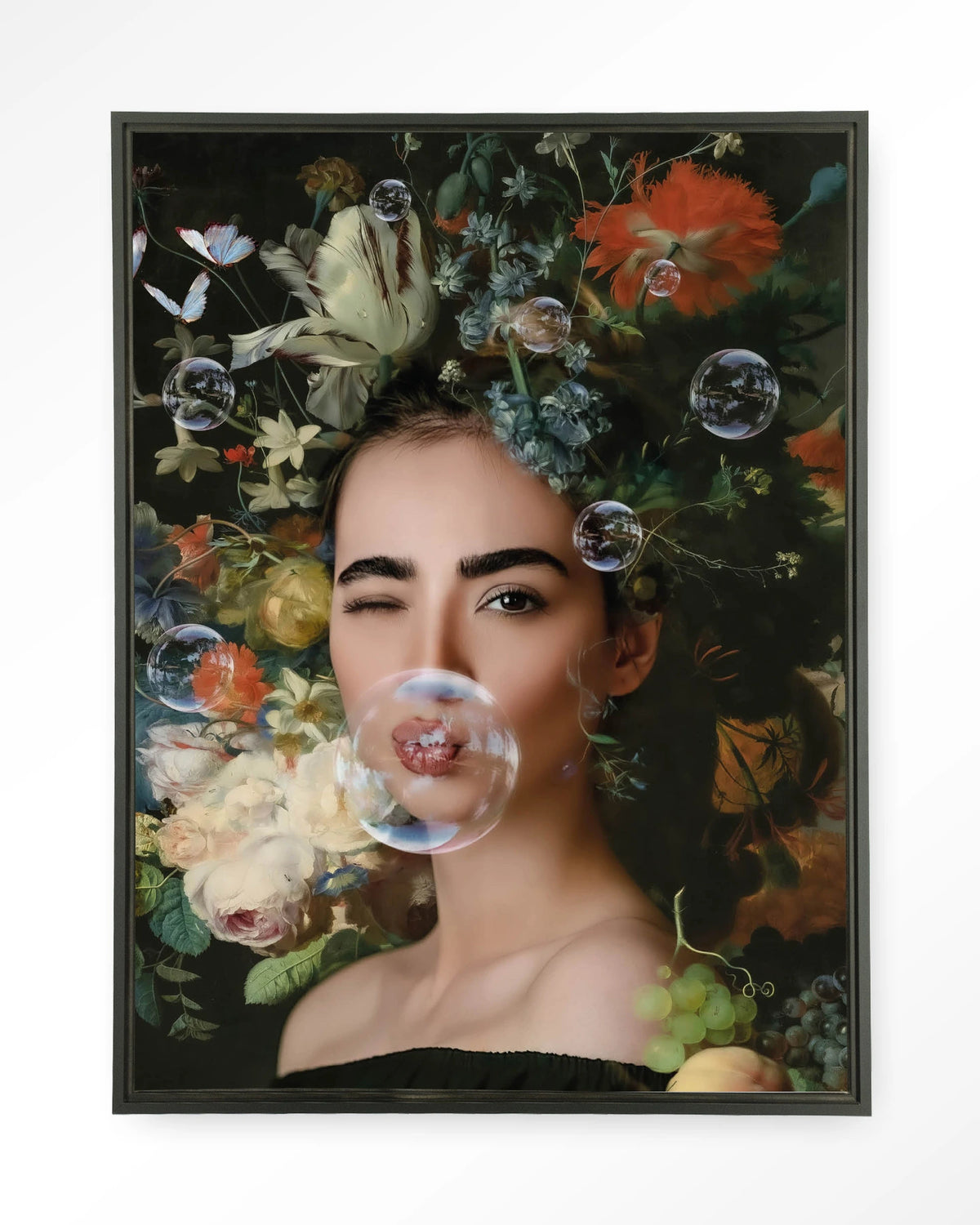 Gifts Of Nature – vrouw met bloemen en zeepbellen – Wandkleed – Floating frame – zwart
