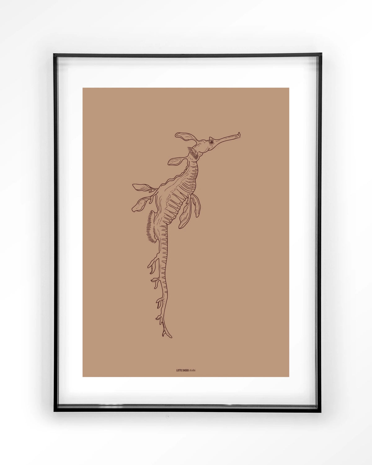 Lau Lau – zeedraakje lijntekening – Art print – Acryl zwart