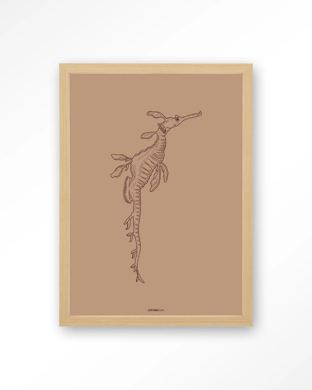 Lau Lau – zeedraakje lijntekening – Art print – Hout naturel
