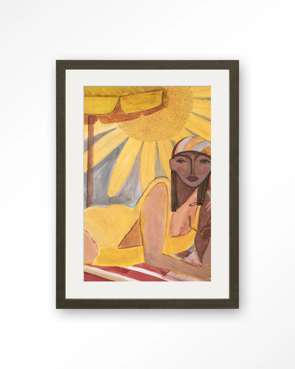Sunflower Sun – vrouw op strand met zon – Art print – Hout donkerbruin + passe-partout