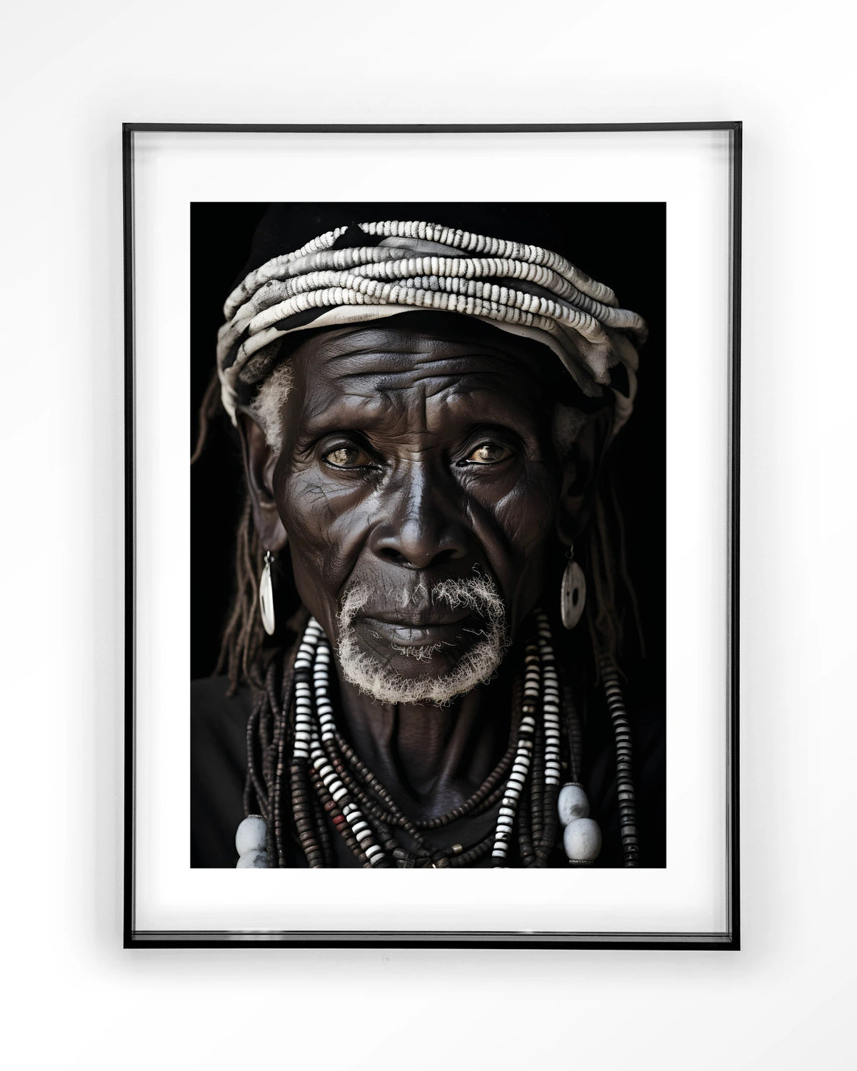 Kabila – Afrikaanse man met kralen – Art print – Acryl zwart