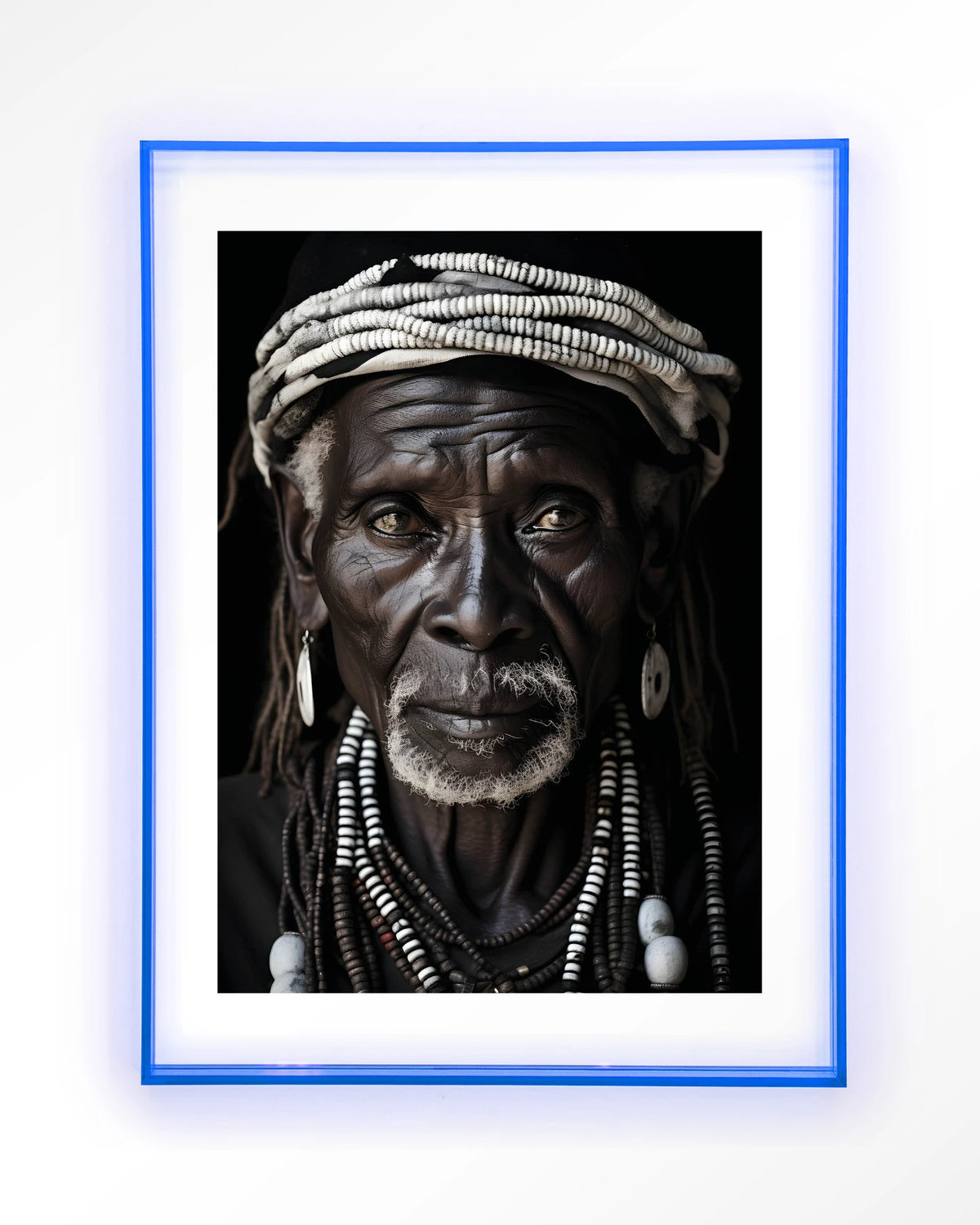 Kabila – Afrikaanse man met kralen – Art print – Acryl lichtblauw