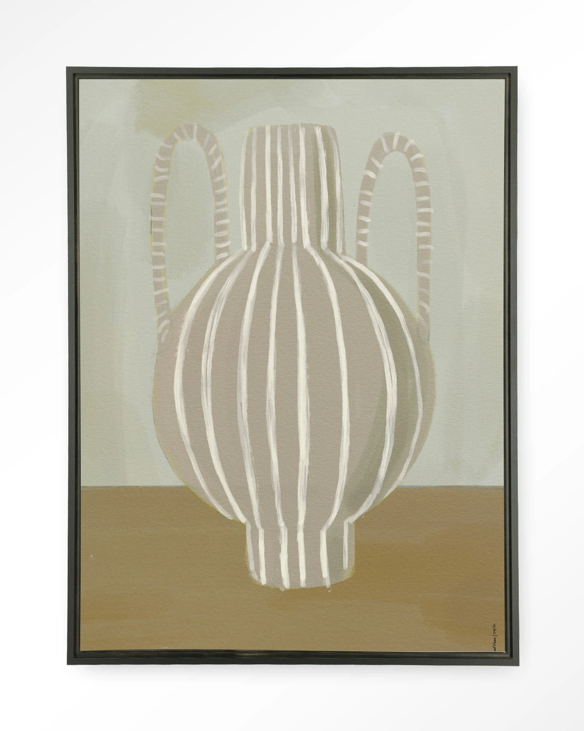 Vivid Vase 04 – gestreepte vaas in groen en beige – Wandkleed – Floating frame – zwart
