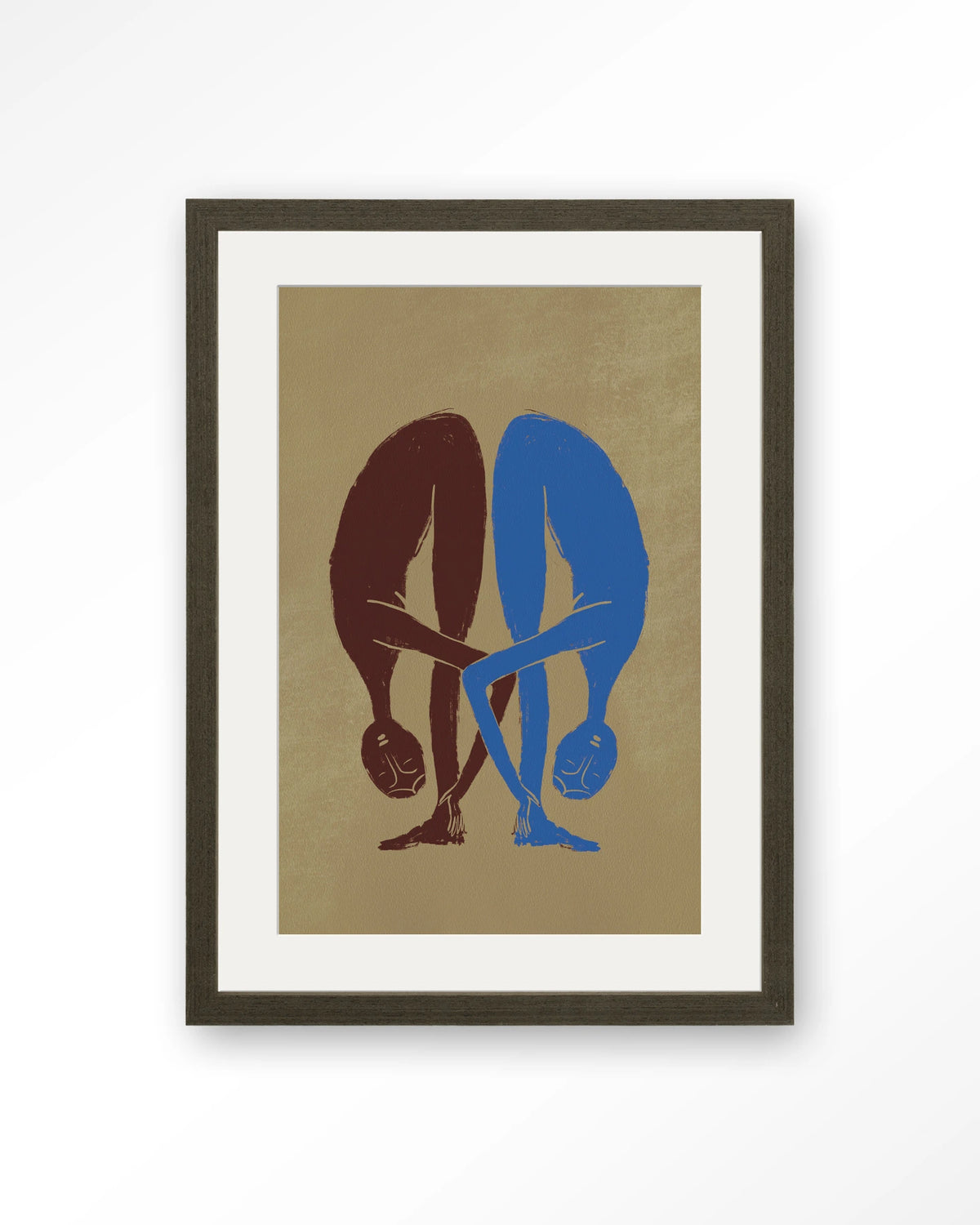 Soul Stretch – twee figuren in yogahouding – Art print – Hout donkerbruin + passe-partout