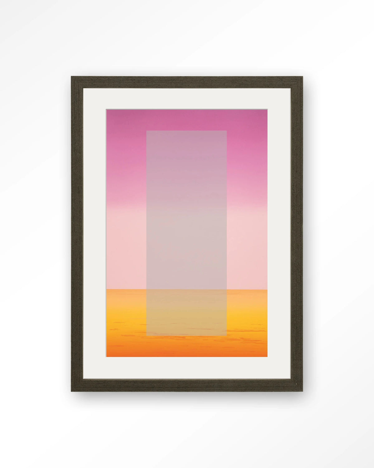 Gradient 2 – kleurverloop in roze en oranje – Art print – Hout donkerbruin + passe-partout