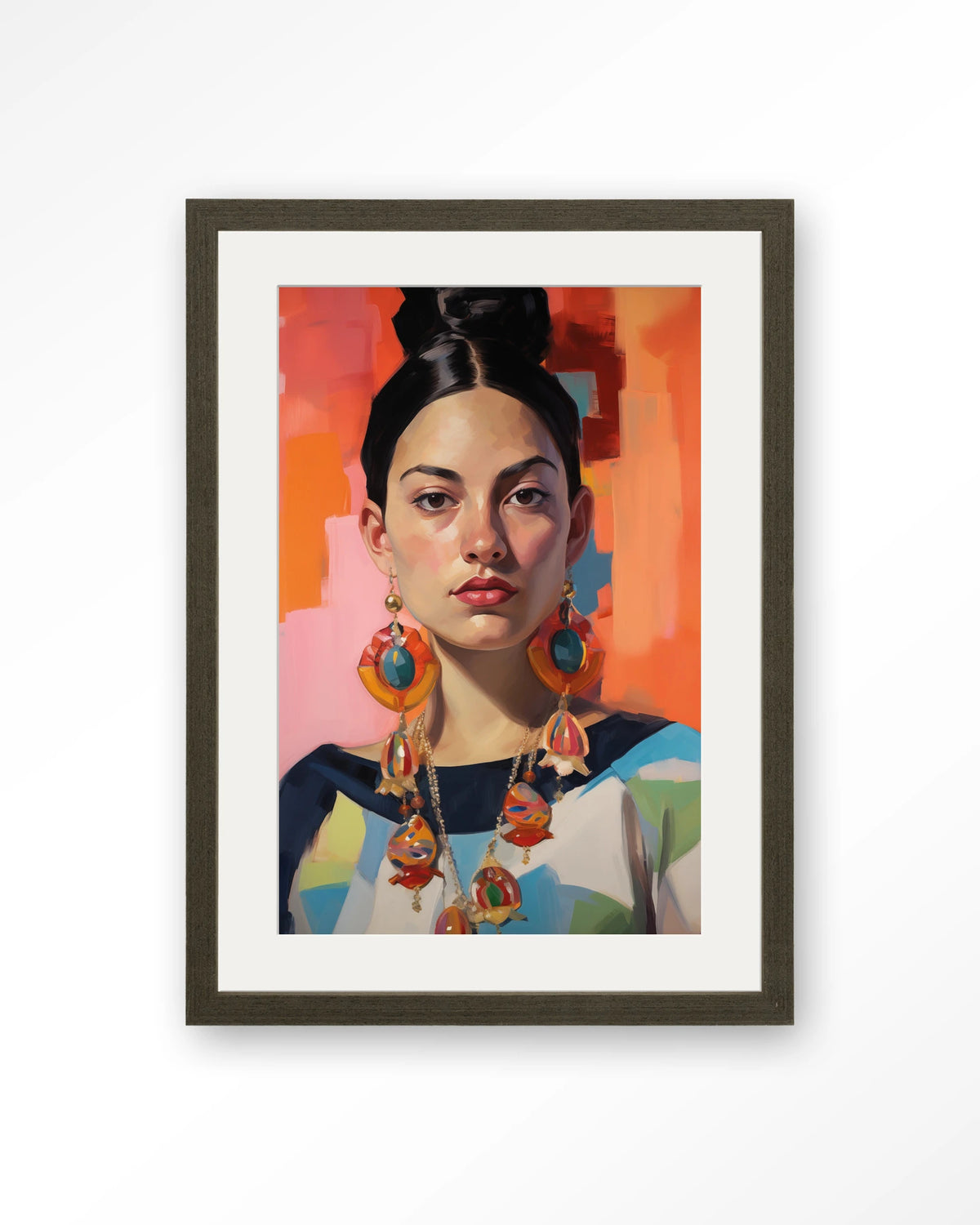 Senorita – portret van een vrouw met oorbellen – Art print – Hout donkerbruin + passe-partout
