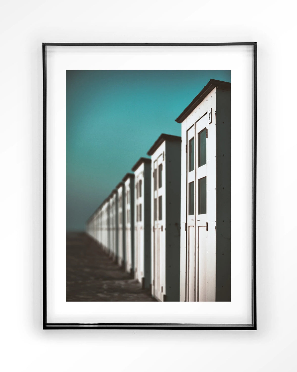 City Life @ The Beach – strandhuisjes in turquoise – Art print – Acryl zwart
