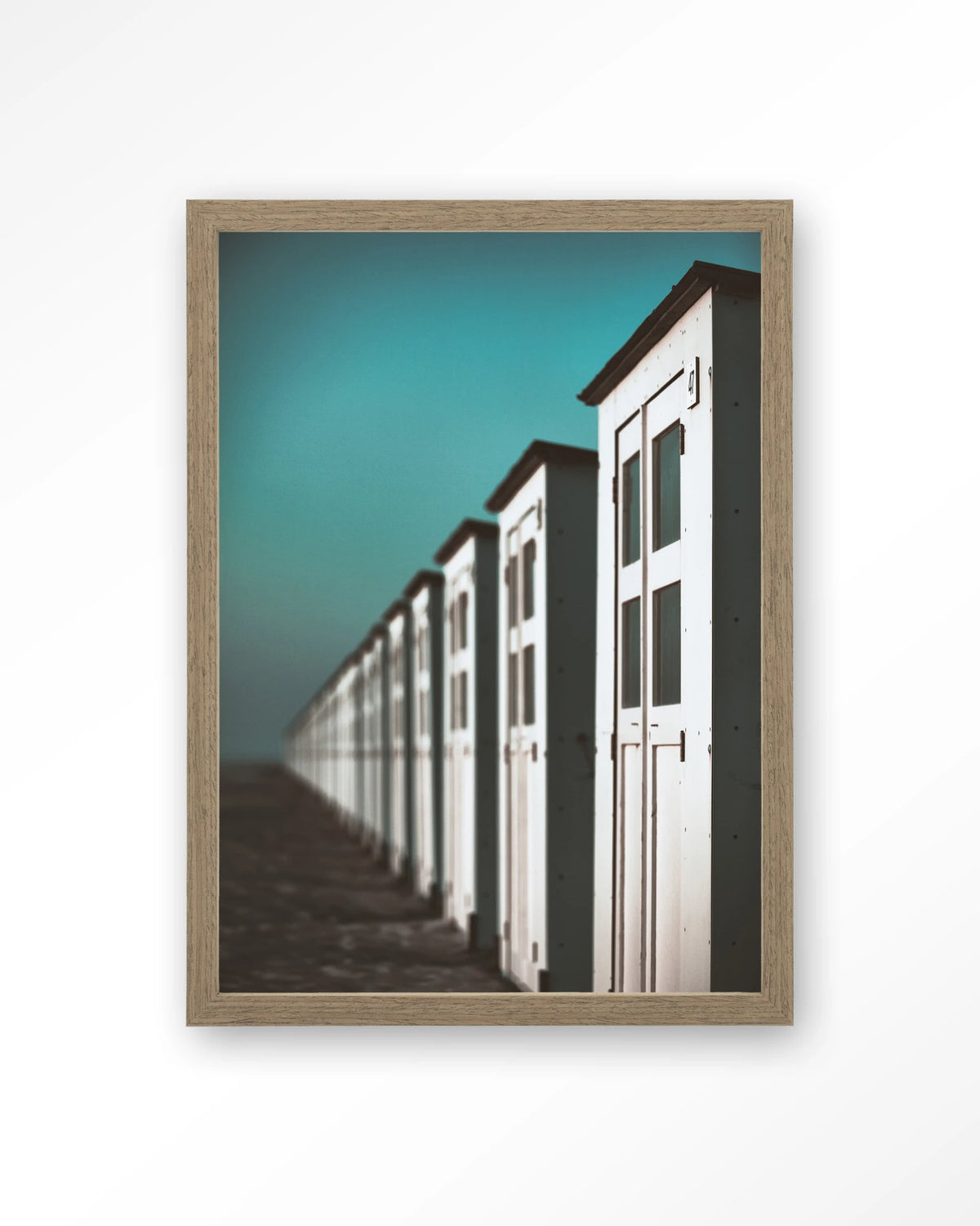 City Life @ The Beach – strandhuisjes in turquoise – Art print – Hout bruin