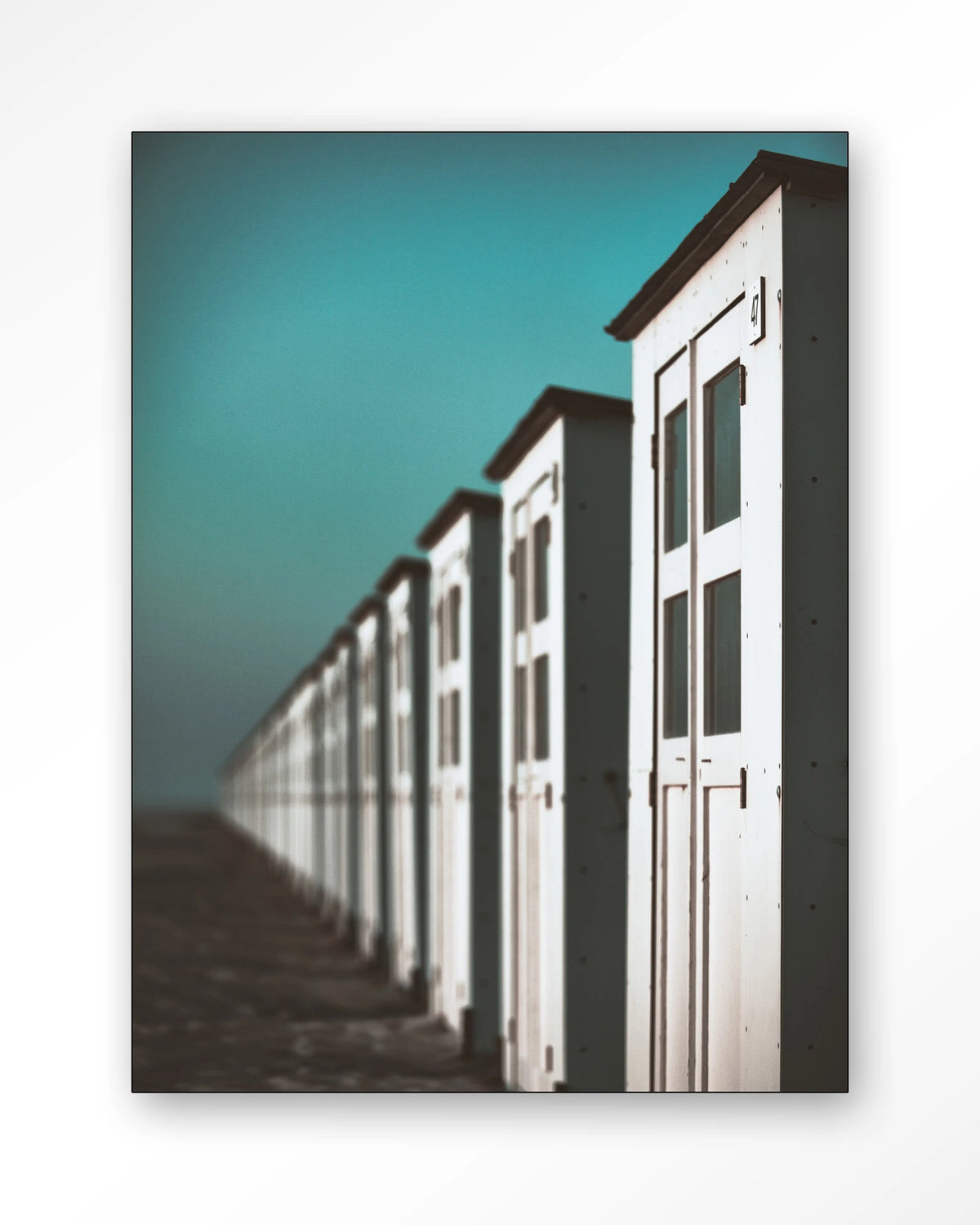 City Life @ The Beach – strandhuisjes in turquoise – Wandkleed – Frame – zwart