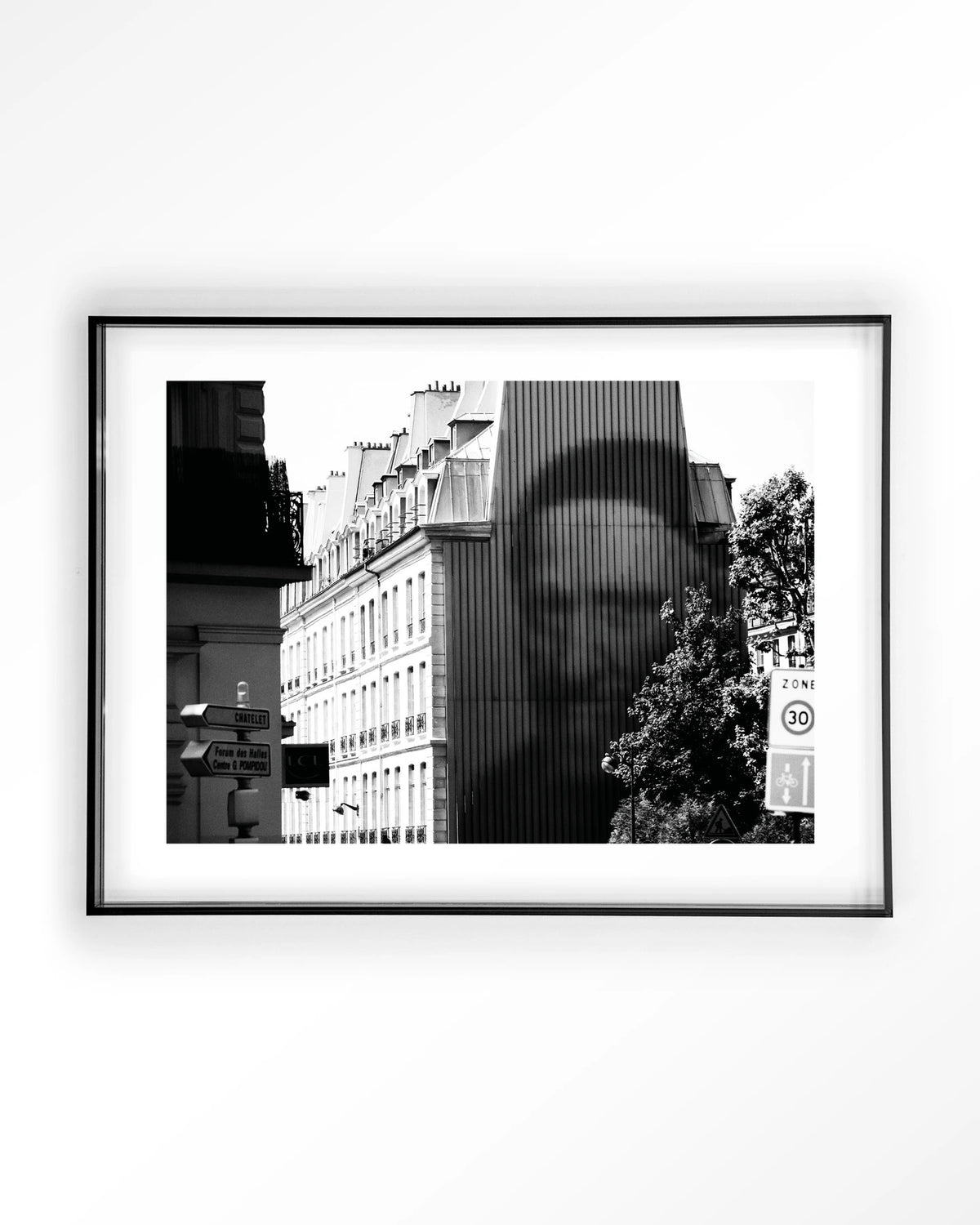Concrete Contrast Crusher – zwart-wit straatbeeld Parijs – Art print – Acryl zwart