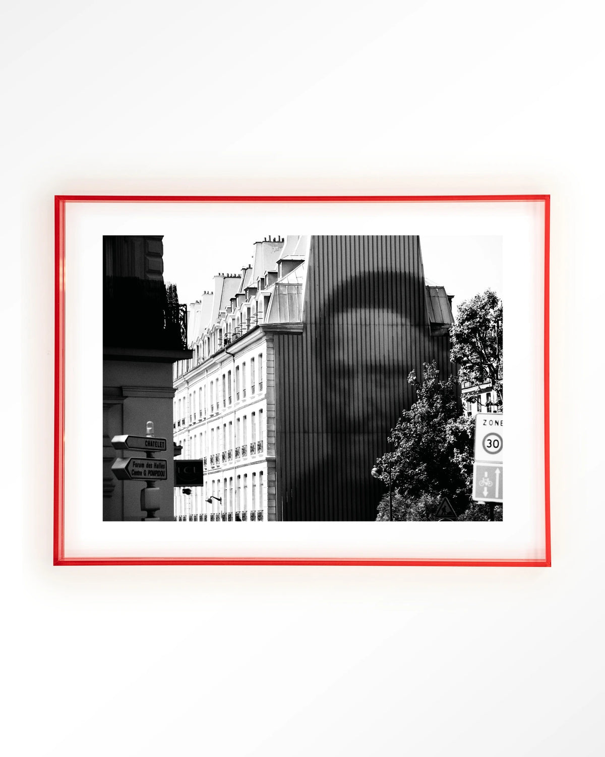 Concrete Contrast Crusher – zwart-wit straatbeeld Parijs – Art print – Acryl roze