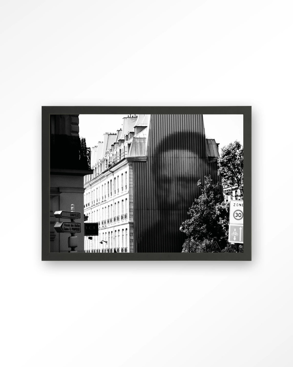 Concrete Contrast Crusher – zwart-wit straatbeeld Parijs – Art print – Hout zwart