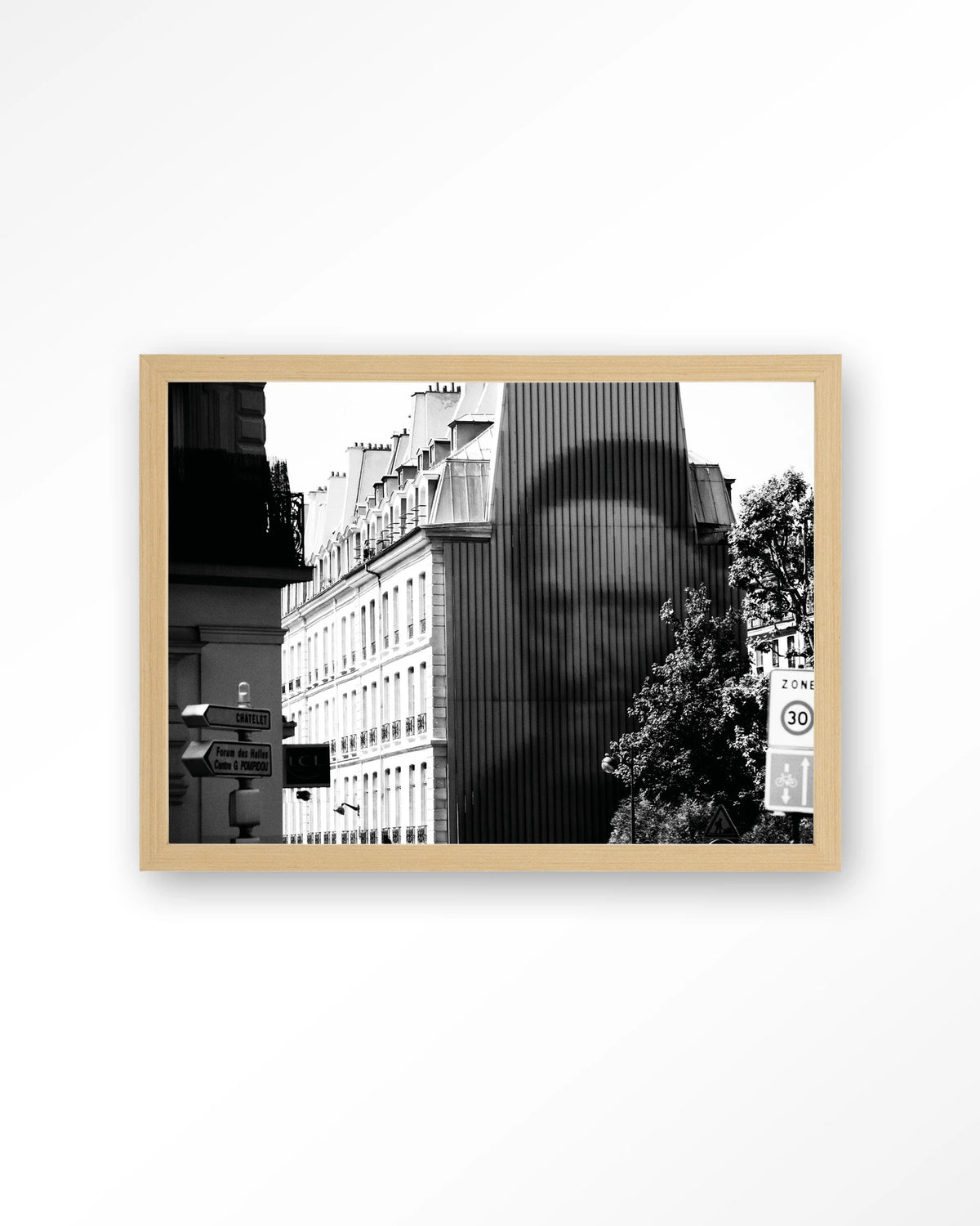 Concrete Contrast Crusher – zwart-wit straatbeeld Parijs – Art print – Hout naturel