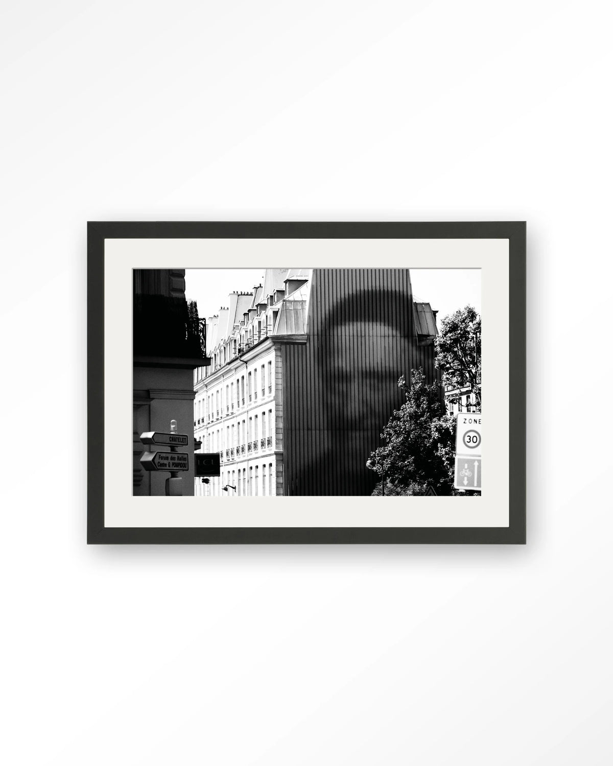 Concrete Contrast Crusher – zwart-wit straatbeeld Parijs – Art print – Hout zwart + passe-partout