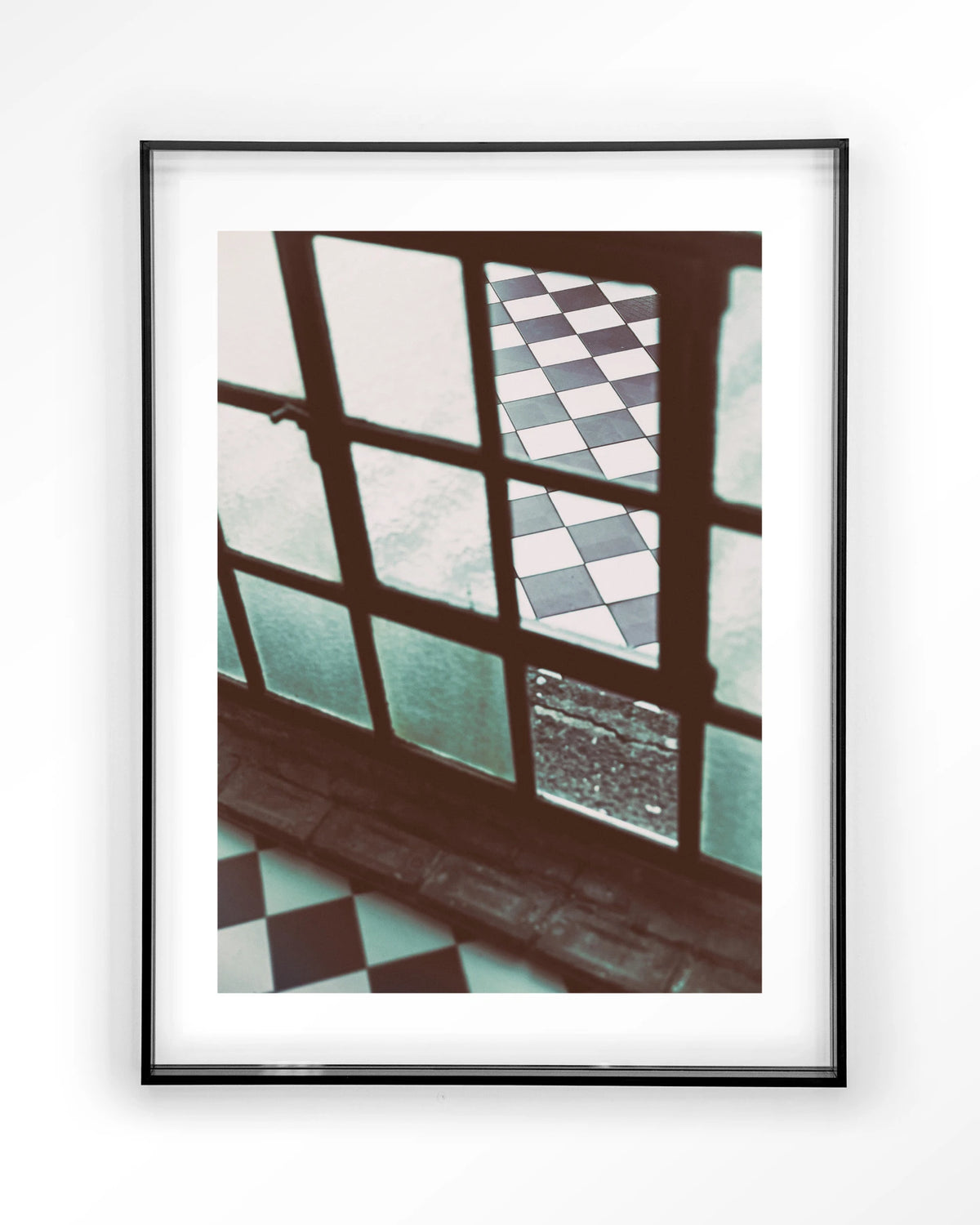 No Squaring @ My Door – raam met geblokte vloer – Art print – Acryl zwart