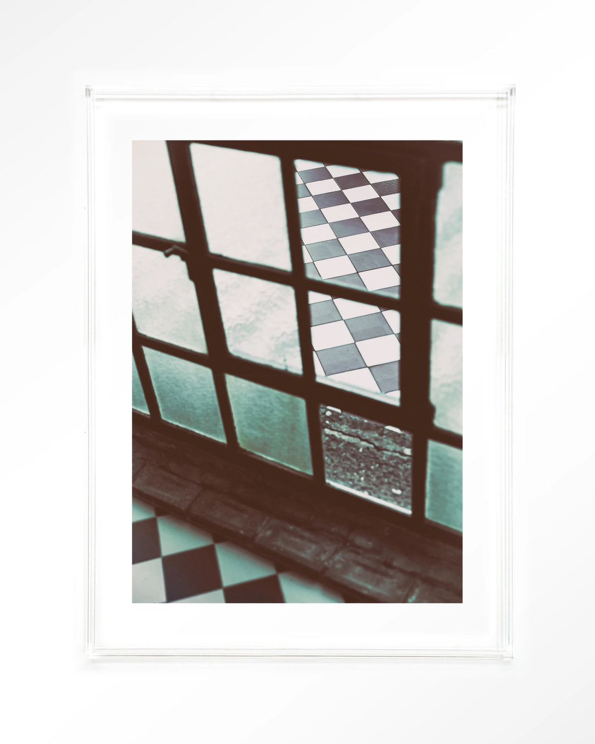 No Squaring @ My Door – raam met geblokte vloer – Art print – Acryl doorzichtig