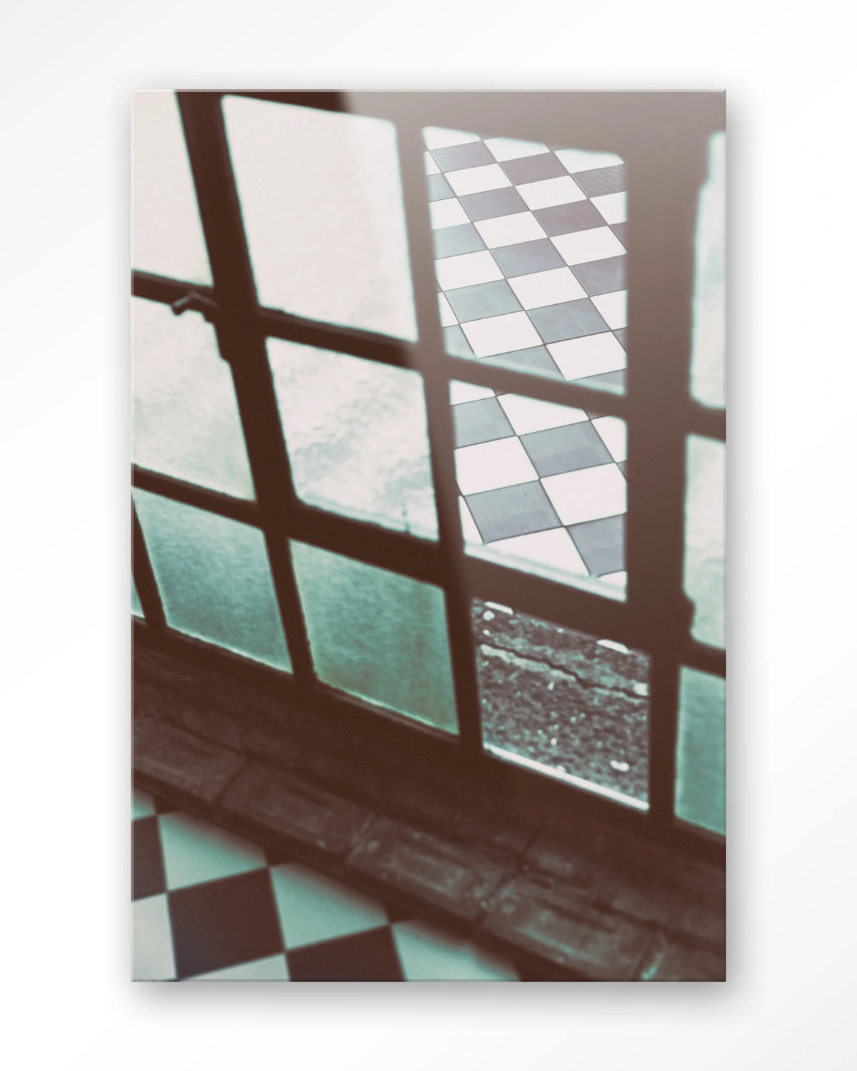 No Squaring @ My Door – raam met geblokte vloer – Glas – Blinde montage