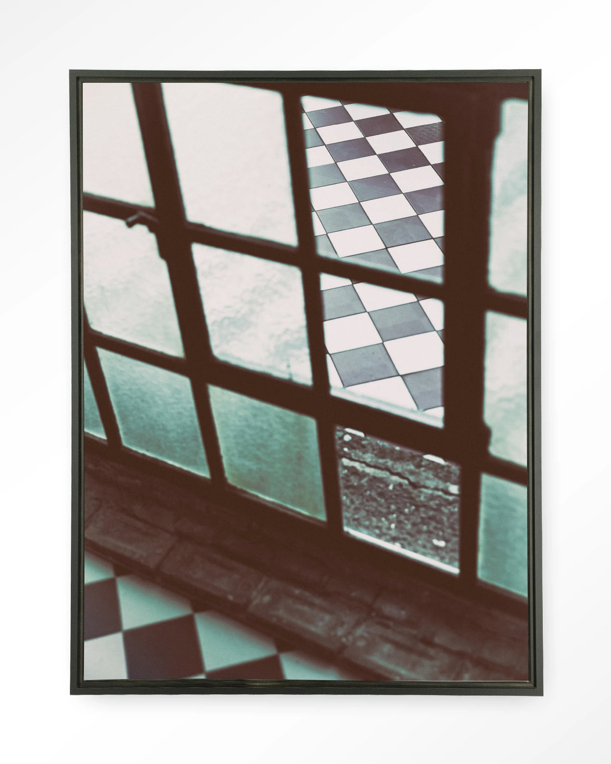 No Squaring @ My Door – raam met geblokte vloer – Wandkleed – Floating frame – zwart