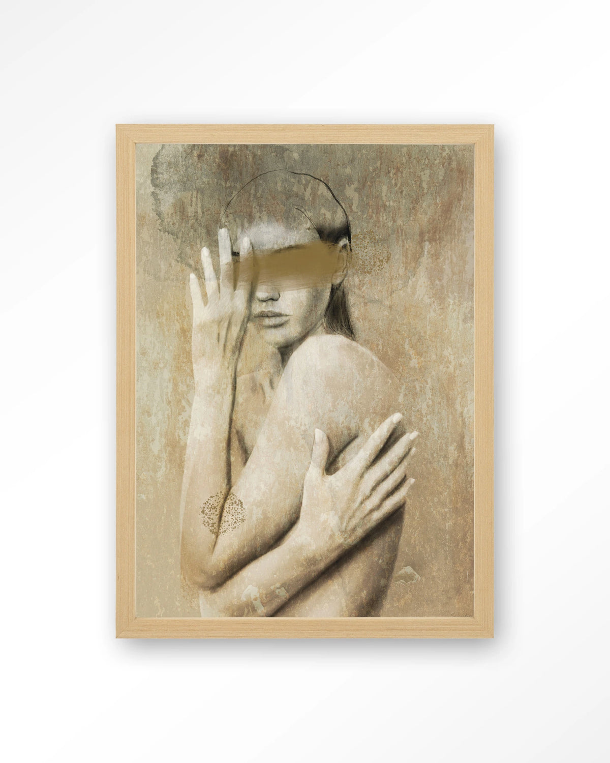 Touching Me – vrouw in beige, kunstzinnig portret – Art print – Hout naturel