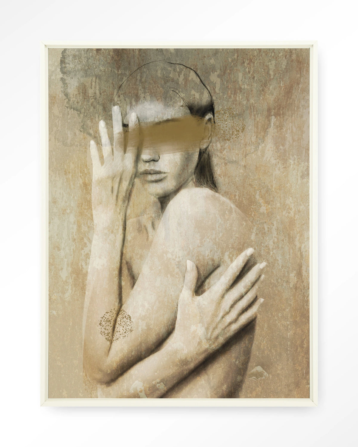 Touching Me – vrouw in beige, kunstzinnig portret – Wandkleed – Floating frame – wit