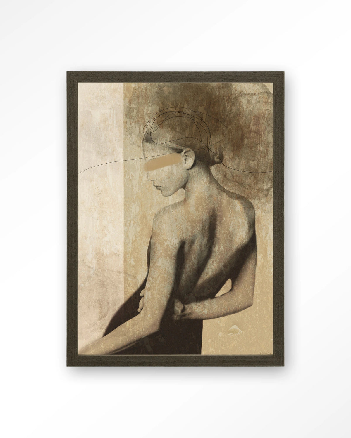 Back To You – vrouw van achteren in aardetinten – Art print – Hout donkerbruin