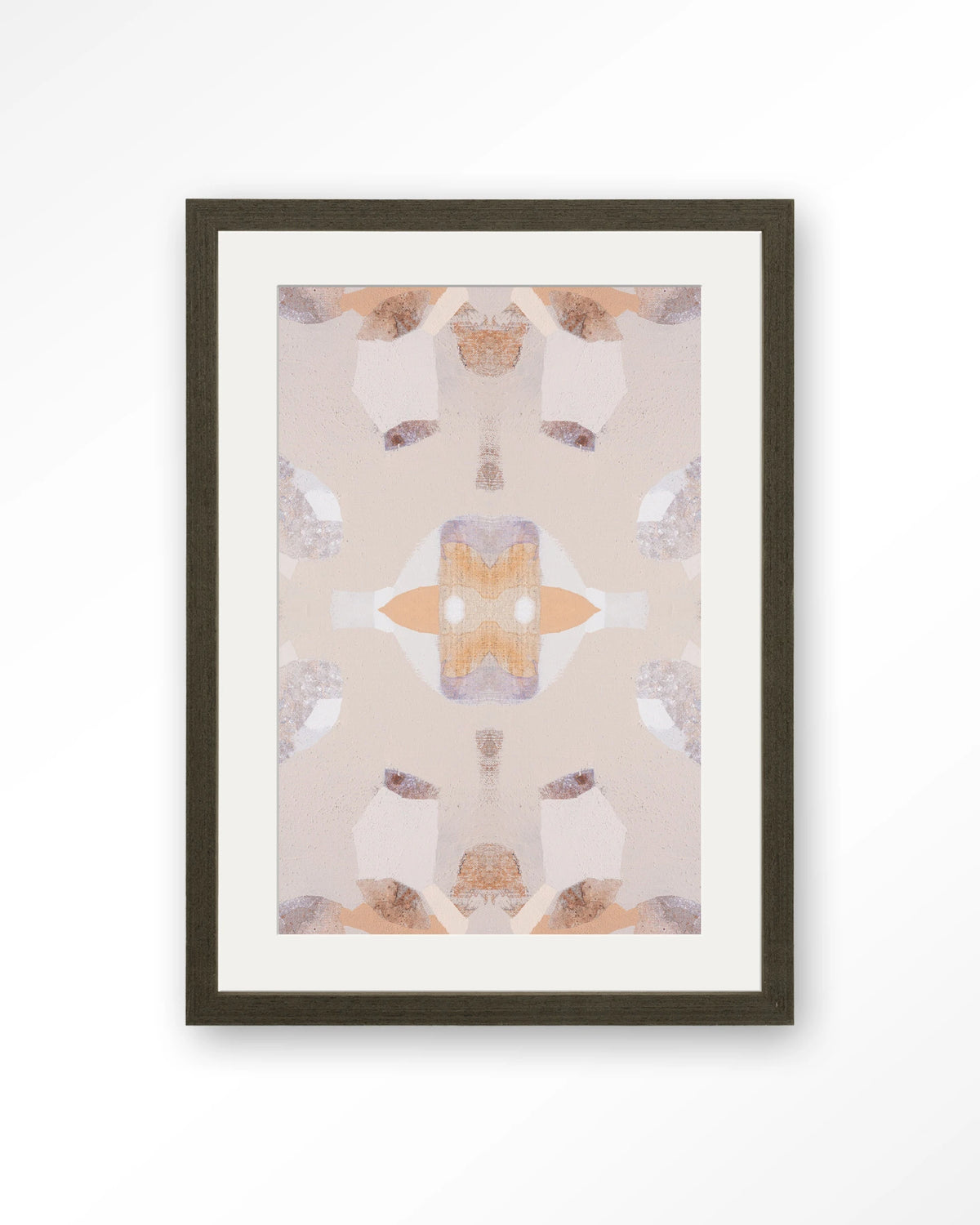 Mountain Lion – symmetrisch patroon in beige en oranje – Art print – Hout donkerbruin + passe-partout
