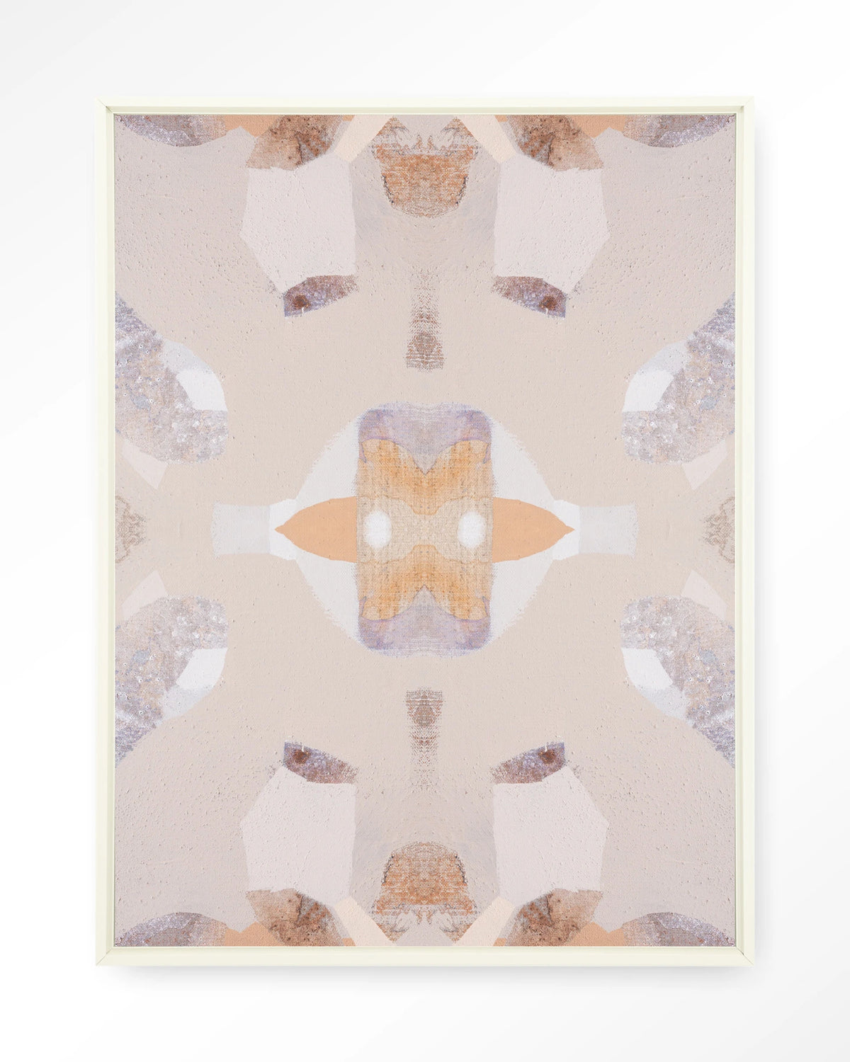 Mountain Lion – symmetrisch patroon in beige en oranje – Wandkleed – Floating frame – wit