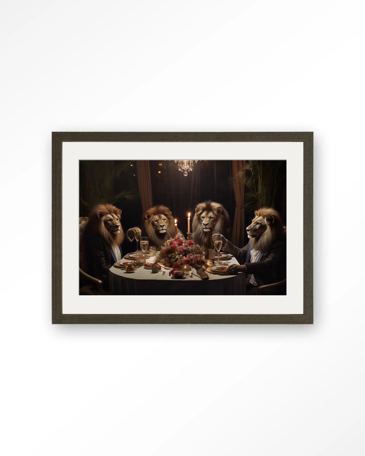 Lions Dinner – leeuwen aan een diner – Art print – Hout donkerbruin + passe-partout
