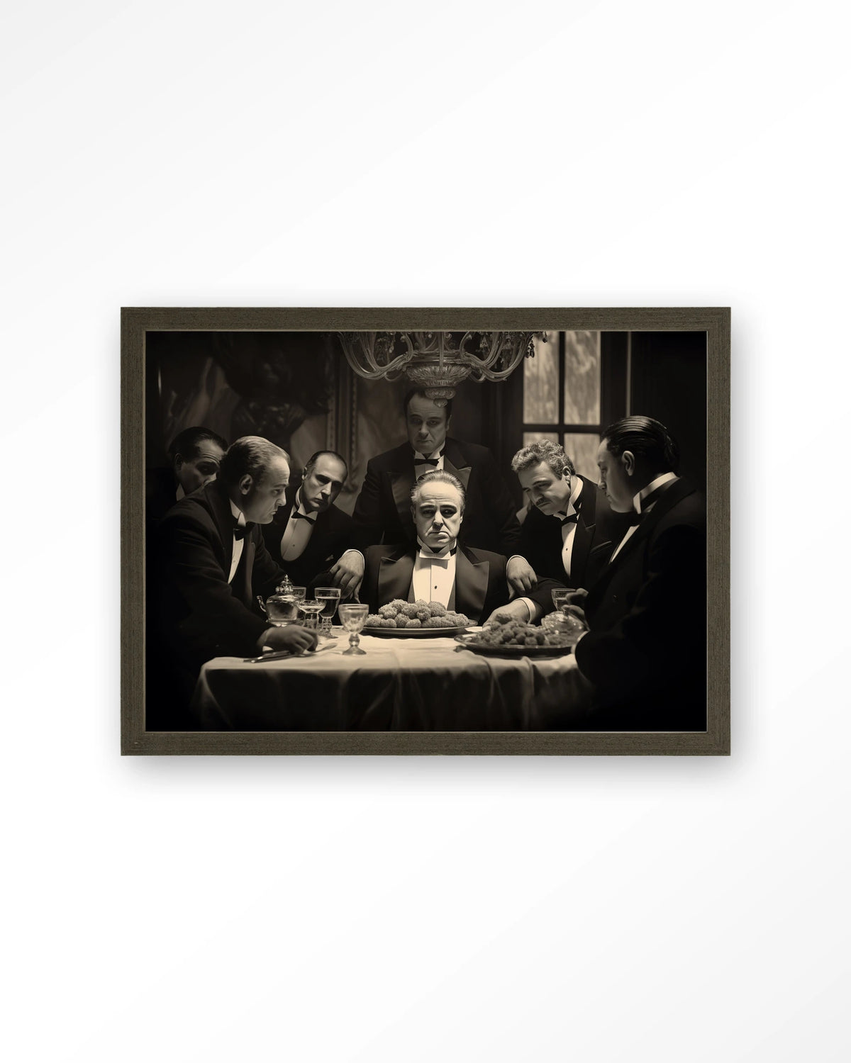 Dinner With Gangsters – gangsters aan diner in zwart-wit – Art print – Hout donkerbruin