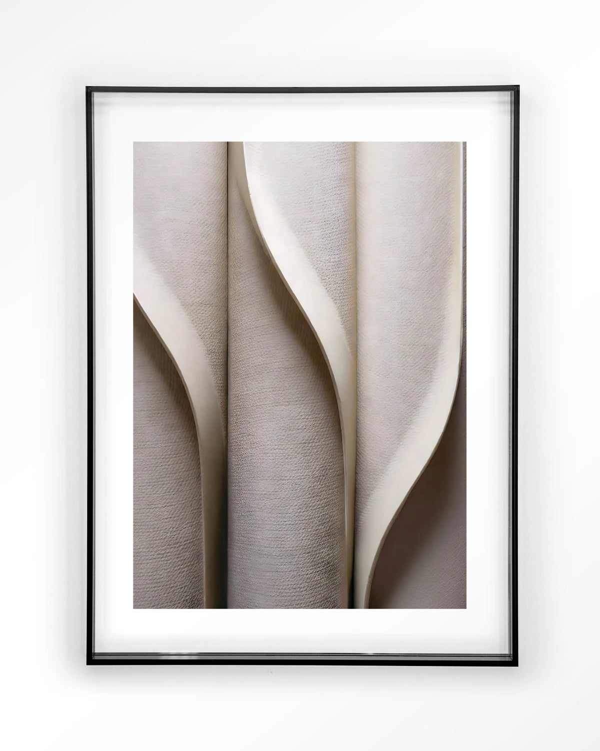 Silent Waves – abstracte plooien in beige – Art print – Acryl zwart